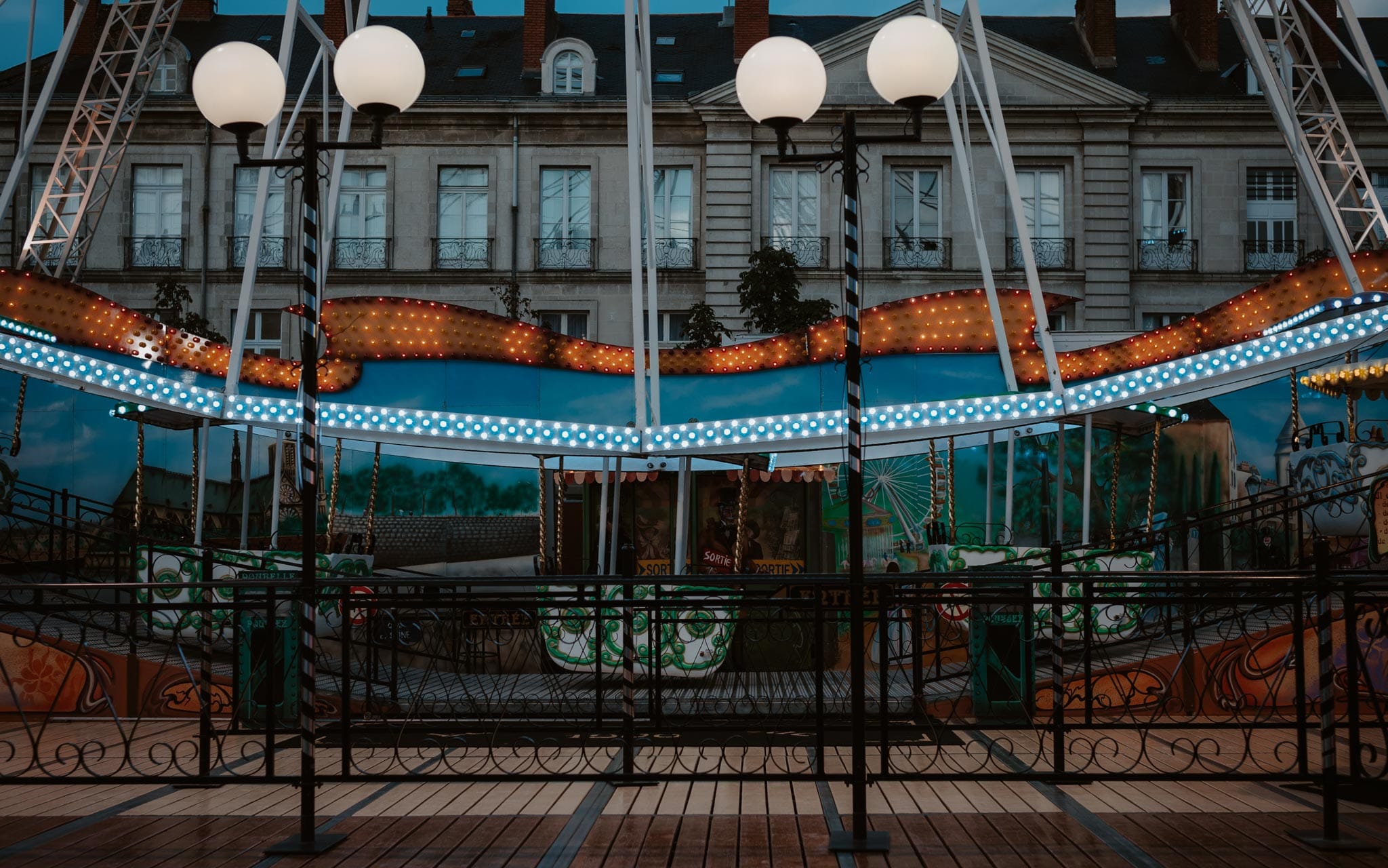 shooting photo d’un couple à la fête foraine de Nantes par Geoffrey Arnoldy photographe