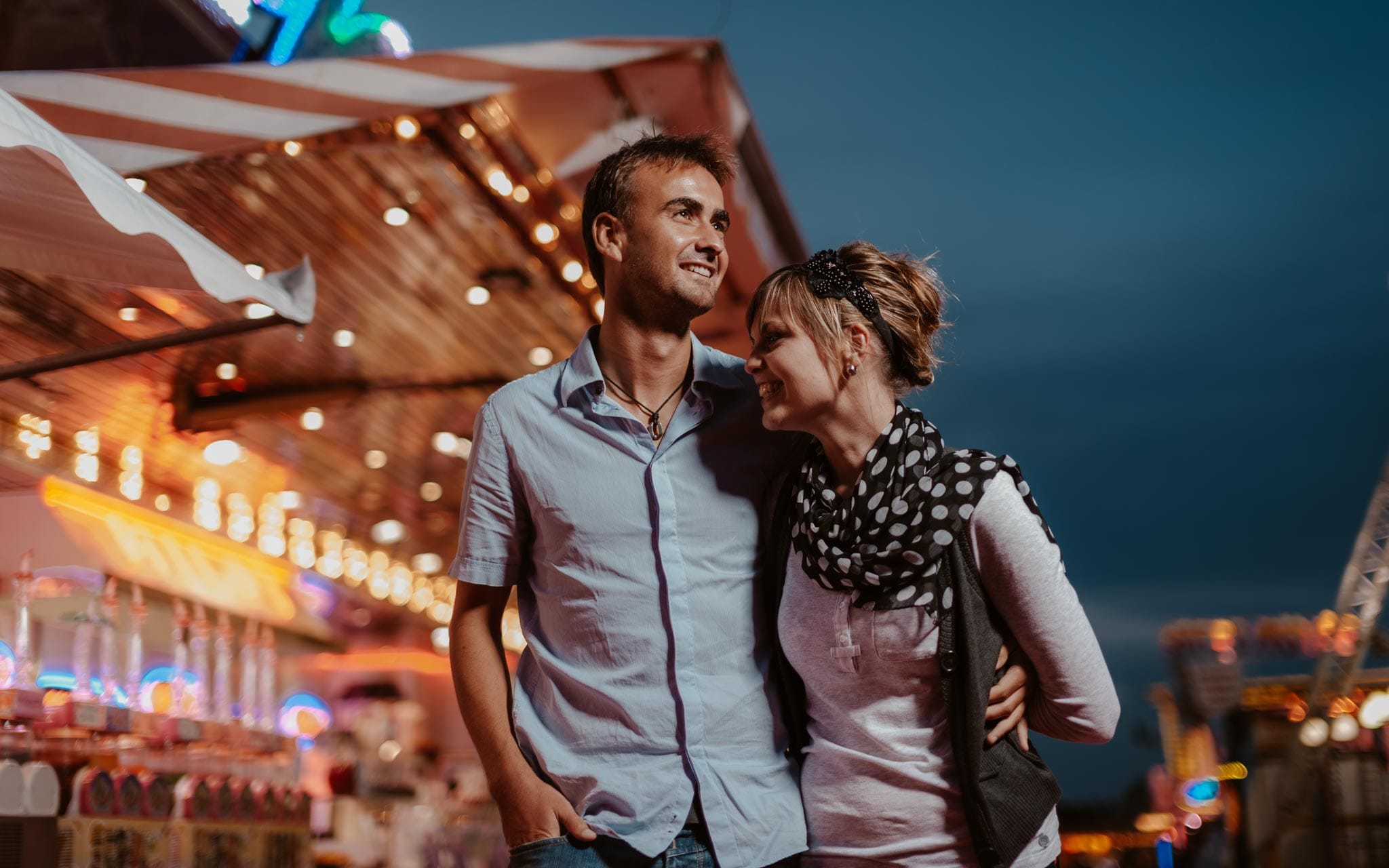 shooting photo d’un couple à la fête foraine de Nantes par Geoffrey Arnoldy photographe