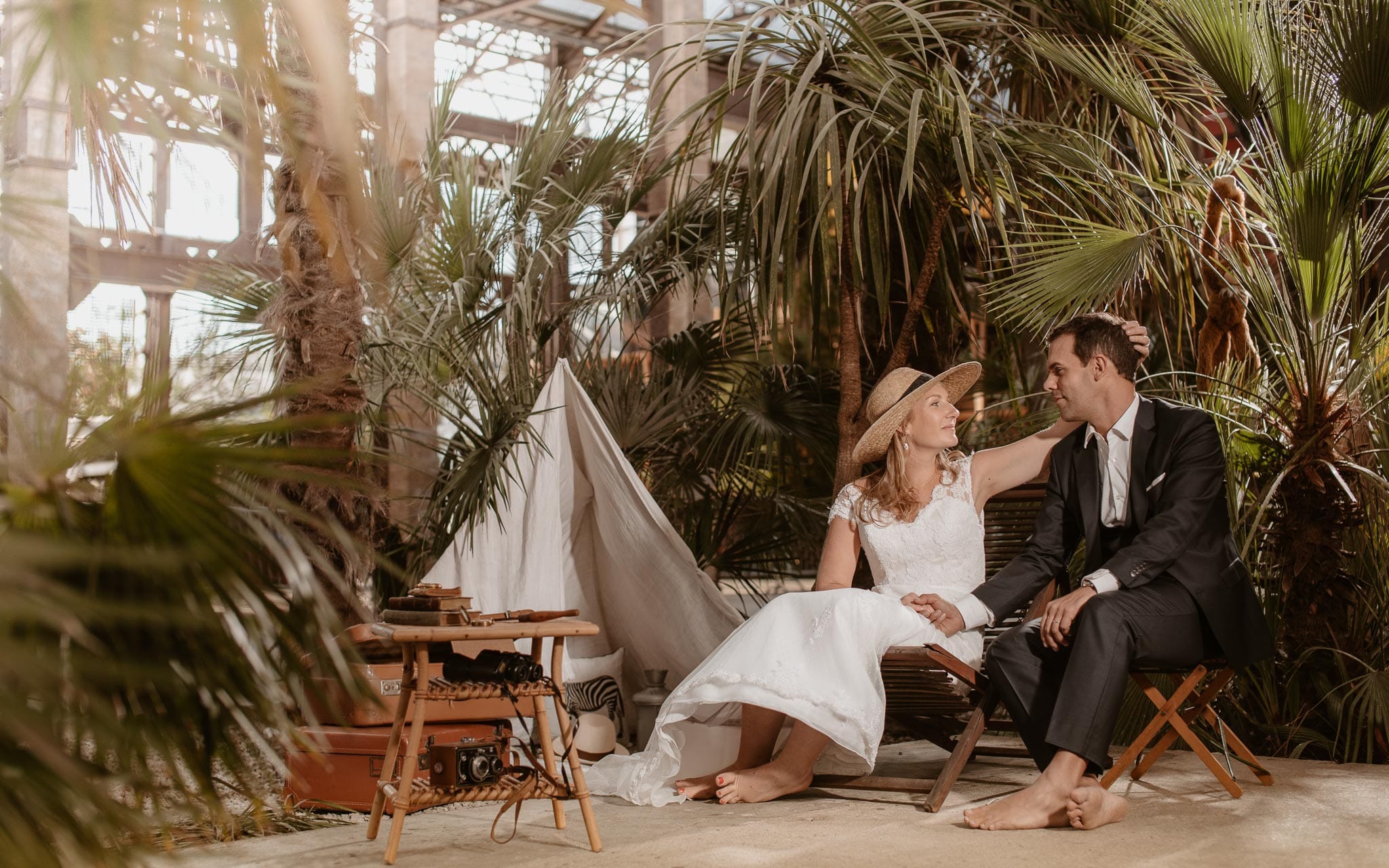 photo d’une séance couple après mariage mise en scène poétique & romantique sur le thème du voyage sous les nefs à Nantes par Geoffrey Arnoldy photographe