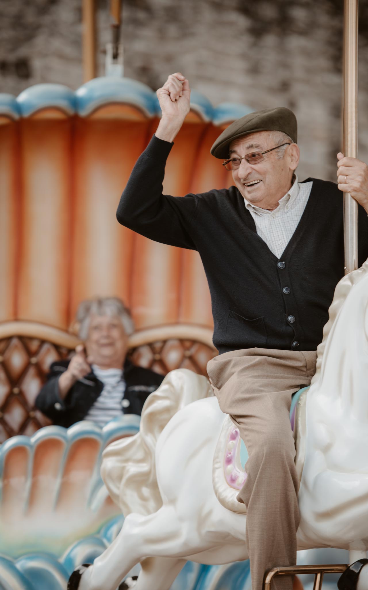 Séance photo lifestyle de grands-parents à Guérande et dans les marais salants par Geoffrey Arnoldy photographe