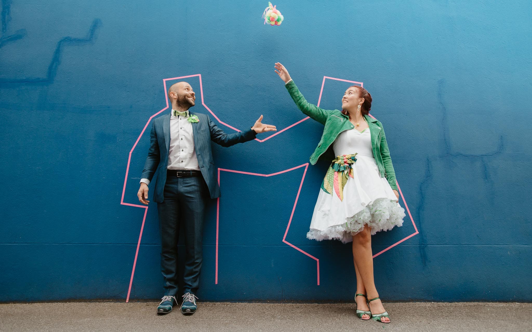 photo d’une séance de couple day-after colorée, décalée & créative à Nantes par Geoffrey Arnoldy photographe