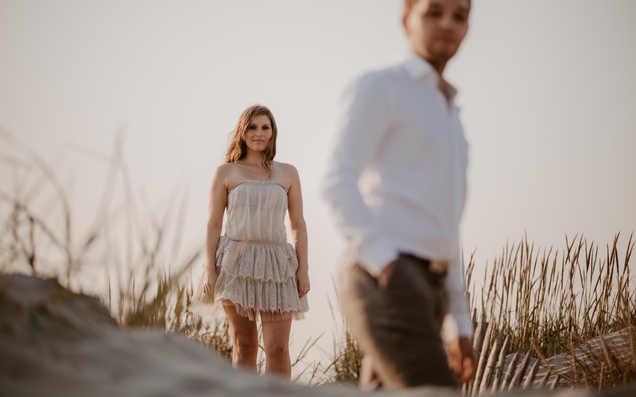 séance engagement romantique d’un couple sur la plage en côte d’Opale par Geoffrey Arnoldy photographe