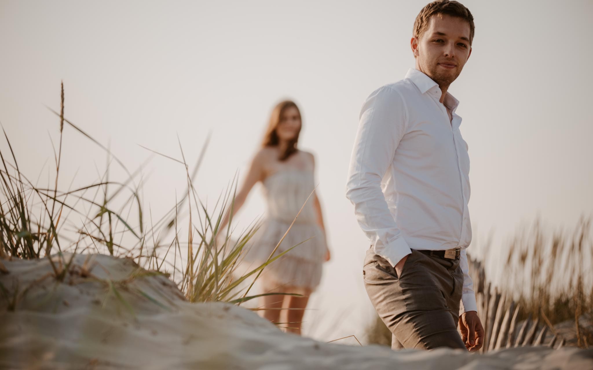 séance engagement romantique d’un couple sur la plage en côte d’Opale par Geoffrey Arnoldy photographe