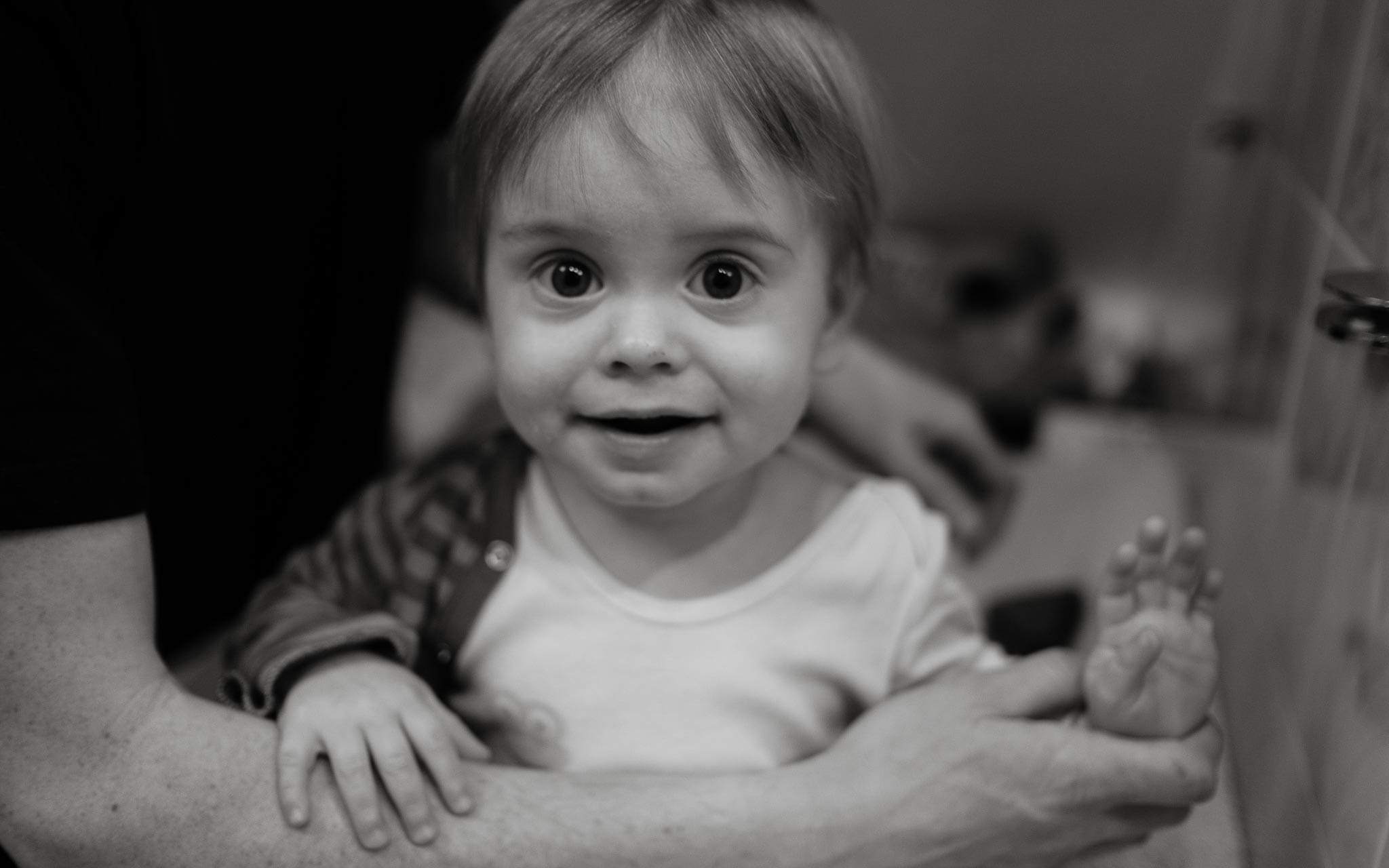 Séance photo lifestyle de reportage à domicile d’une famille à Nantes par Geoffrey Arnoldy photographe