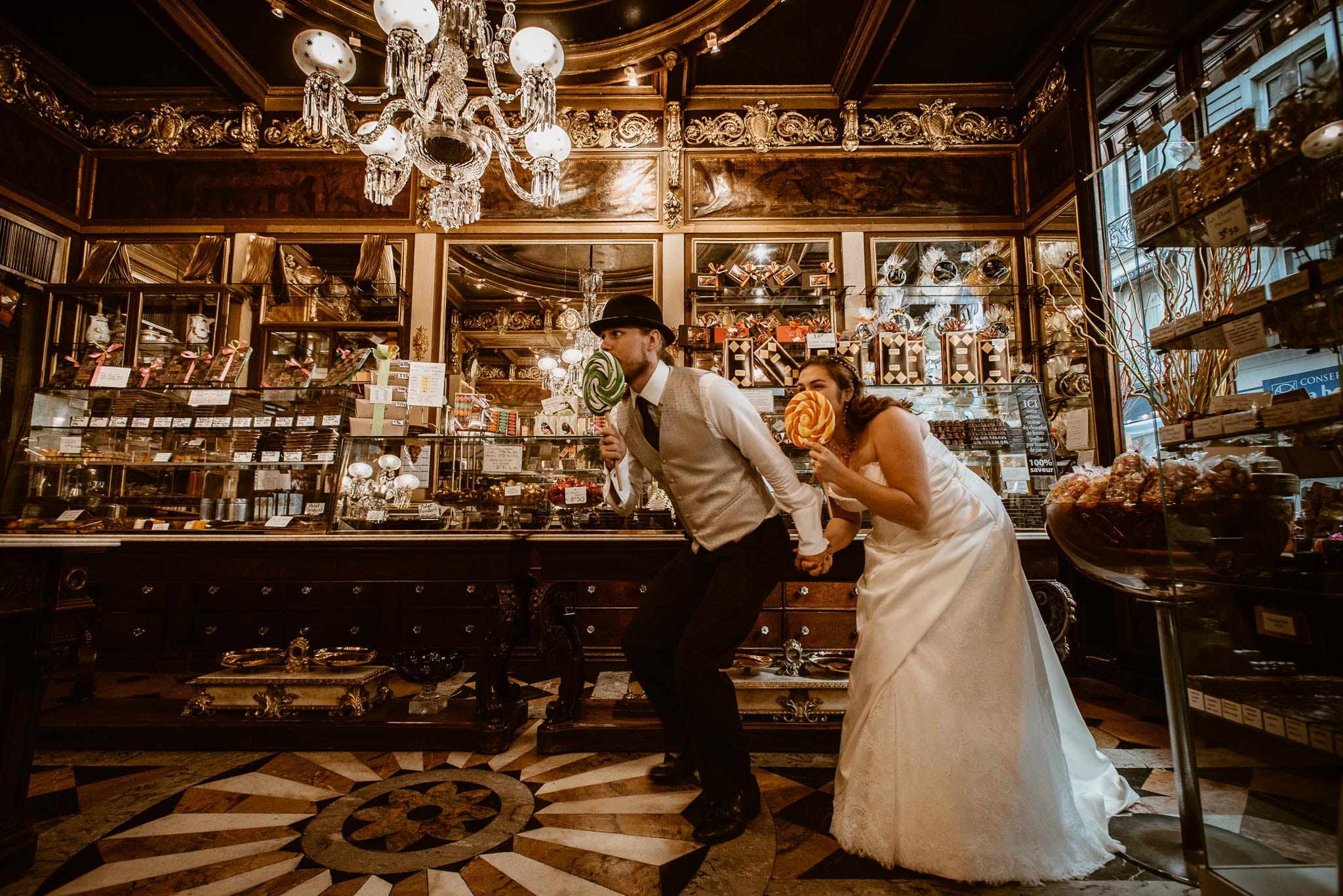 Séance couple après mariage inspirée de Charlie et la Chocolaterie de Tim Burton chez Debotté à Nantes par Geoffrey Arnoldy photographe