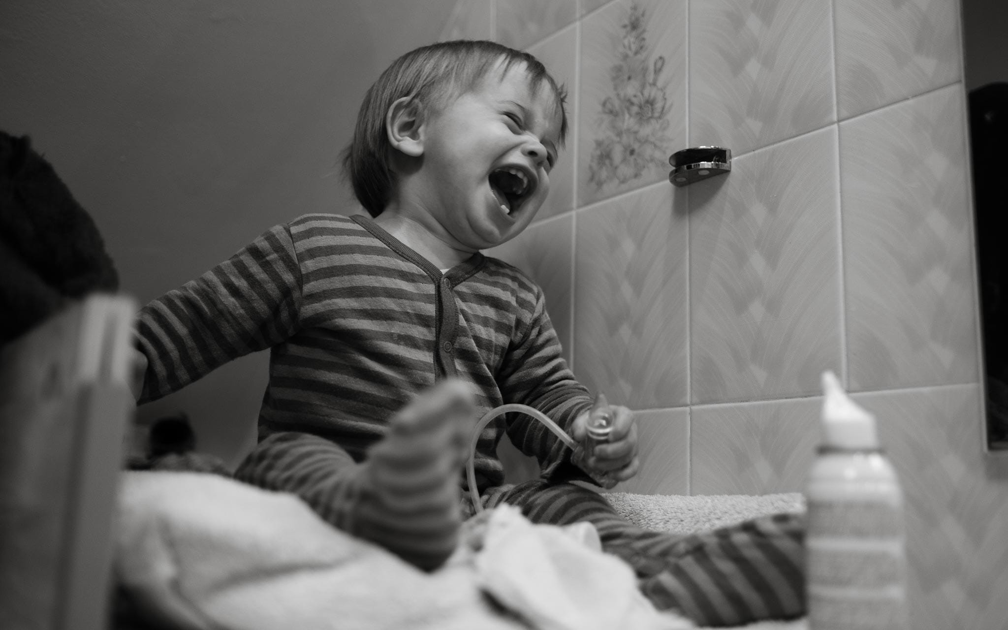 Séance photo lifestyle de reportage à domicile d’une famille à Nantes par Geoffrey Arnoldy photographe