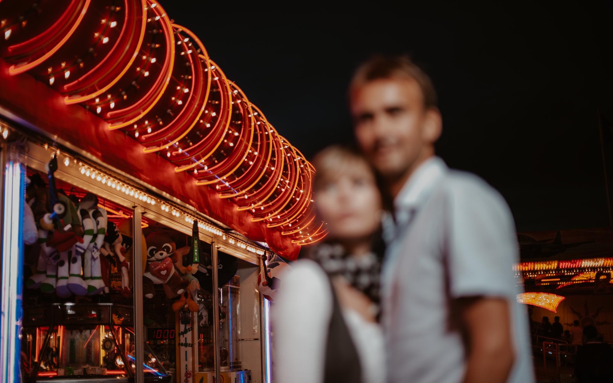 séance photo d’un couple d’amoureux à la fête foraine de Nantes par Geoffrey Arnoldy photographe