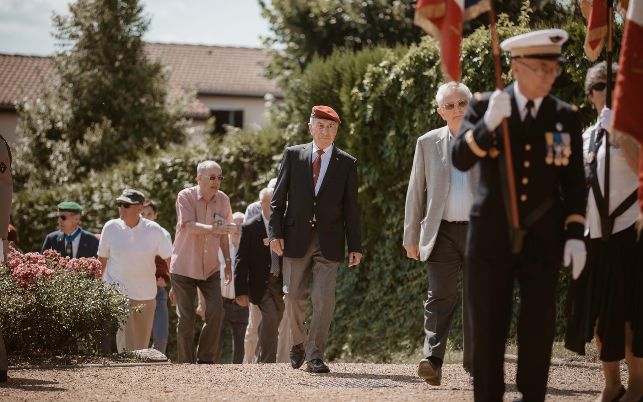 Reportage photo d’un événement familial pour la remise de la légion d’honneur de Yves en Auvergne par Geoffrey Arnoldy photographe