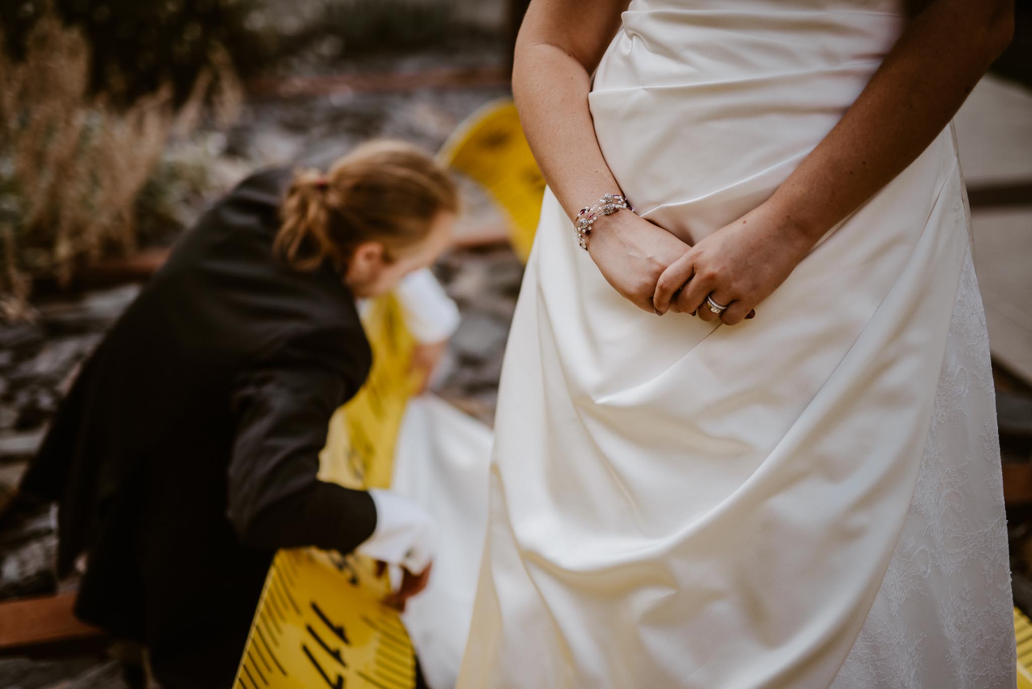 Séance couple artistique après mariage créative et décalée autour d’une oeuvre du Voyage à Nantes par Geoffrey Arnoldy photographe