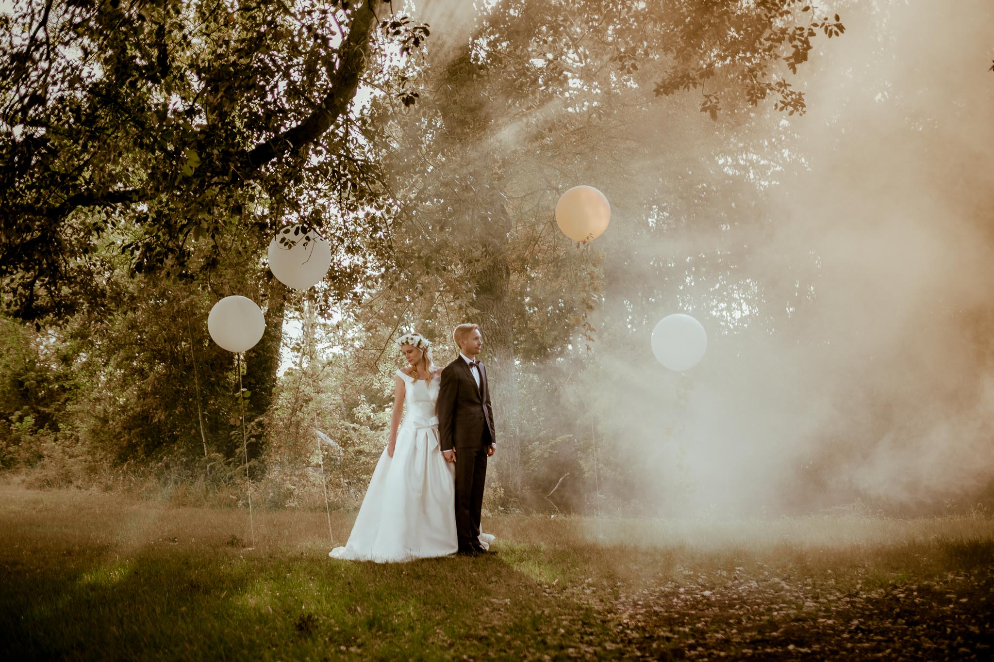 photo d’une séance de couple day-after originale & créative au Château de Vair à Anetz par Geoffrey Arnoldy photographe