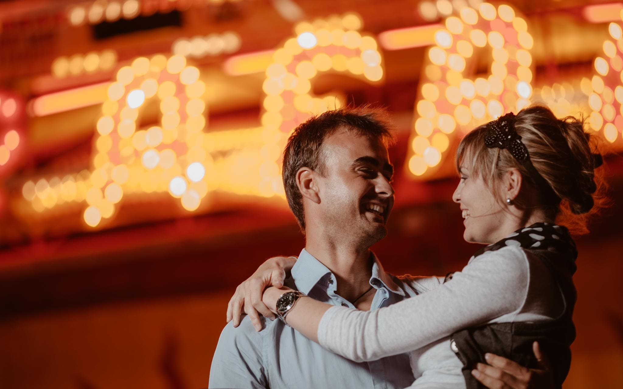 séance photo de couple à la fête foraine de Nantes par Geoffrey Arnoldy photographe