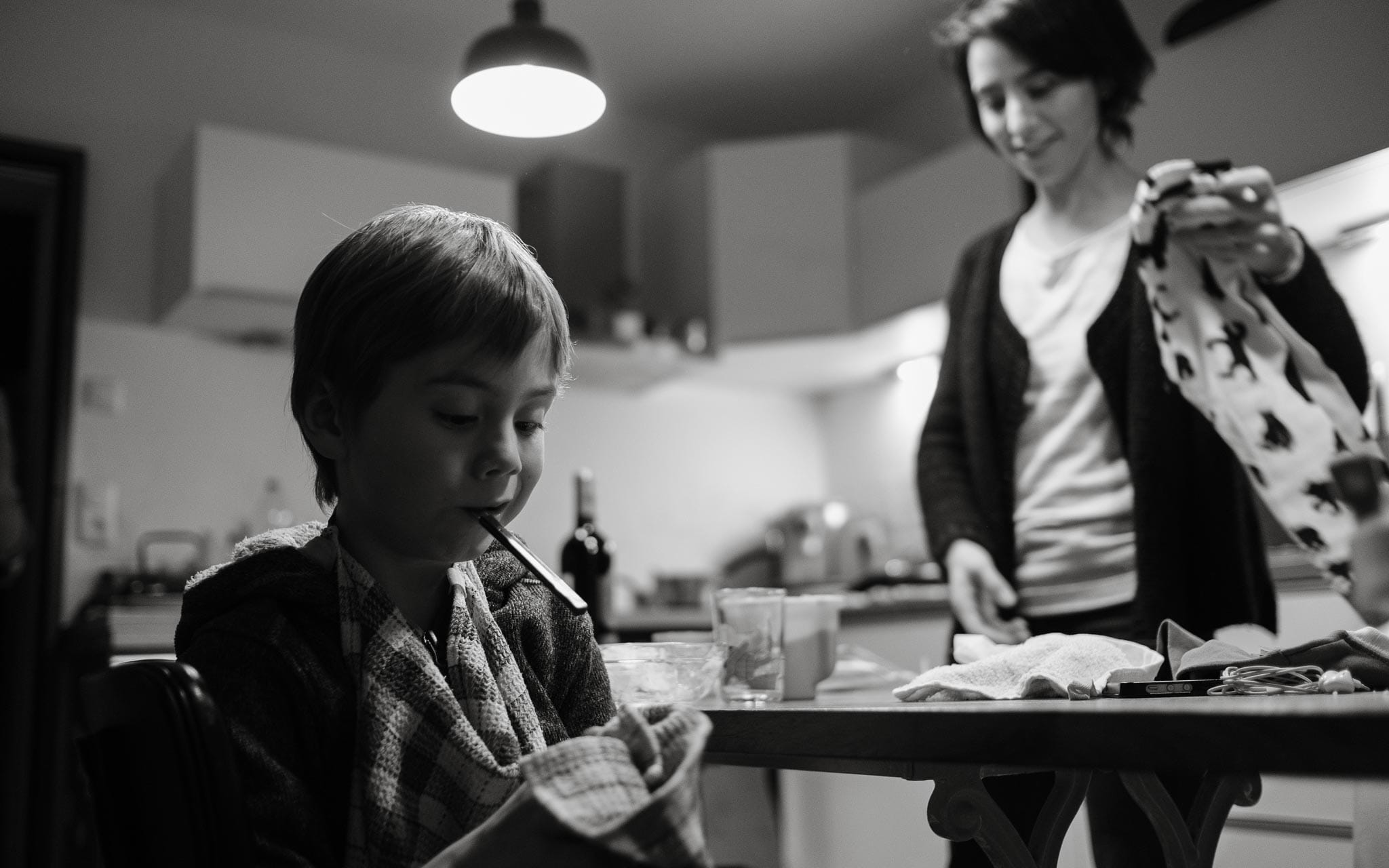 Séance photo lifestyle de reportage à domicile d’une famille à Nantes par Geoffrey Arnoldy photographe