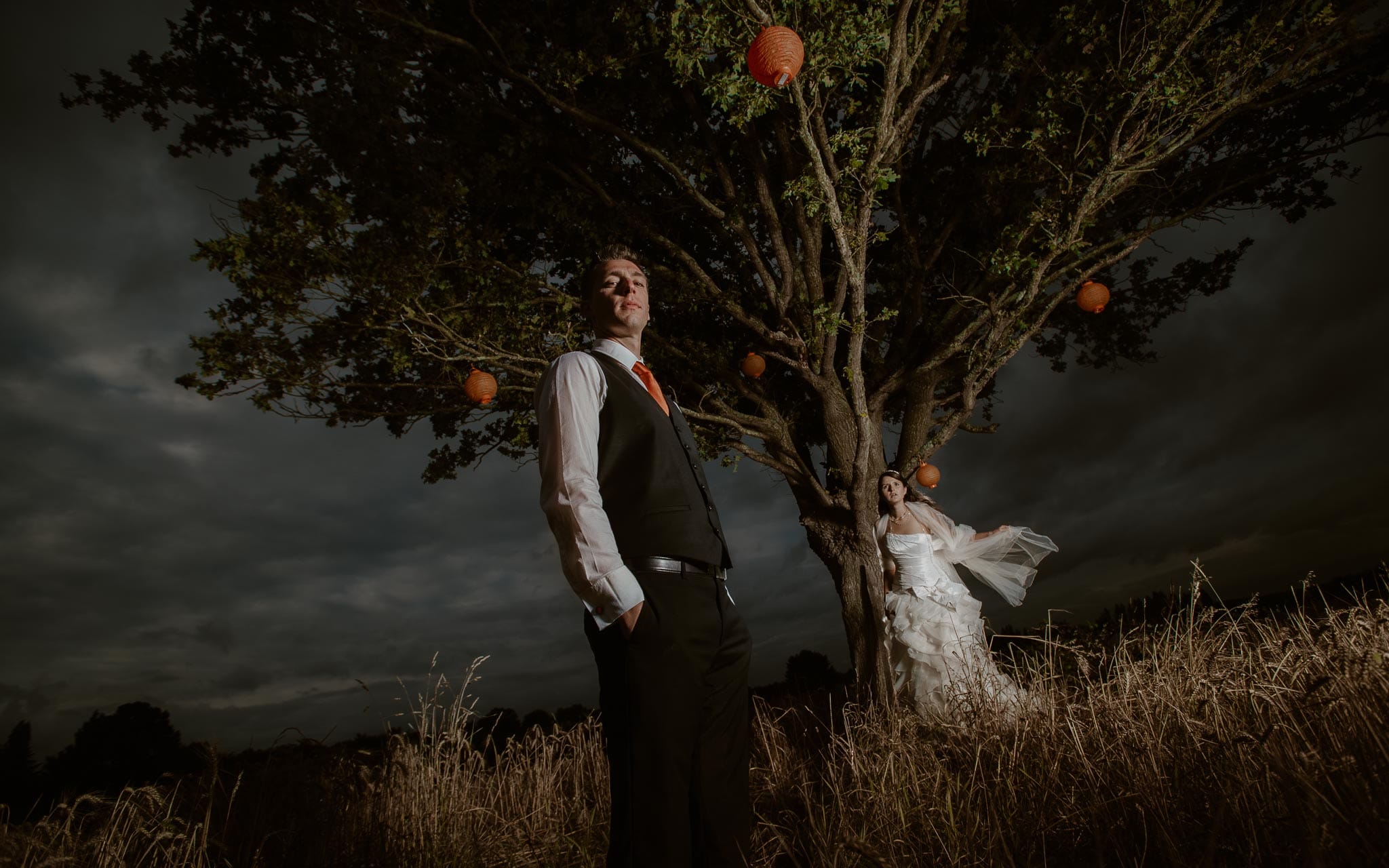 Séance couple après mariage fantastique & poétique inspirée Tim Burton près de Nantes par Geoffrey Arnoldy photographe