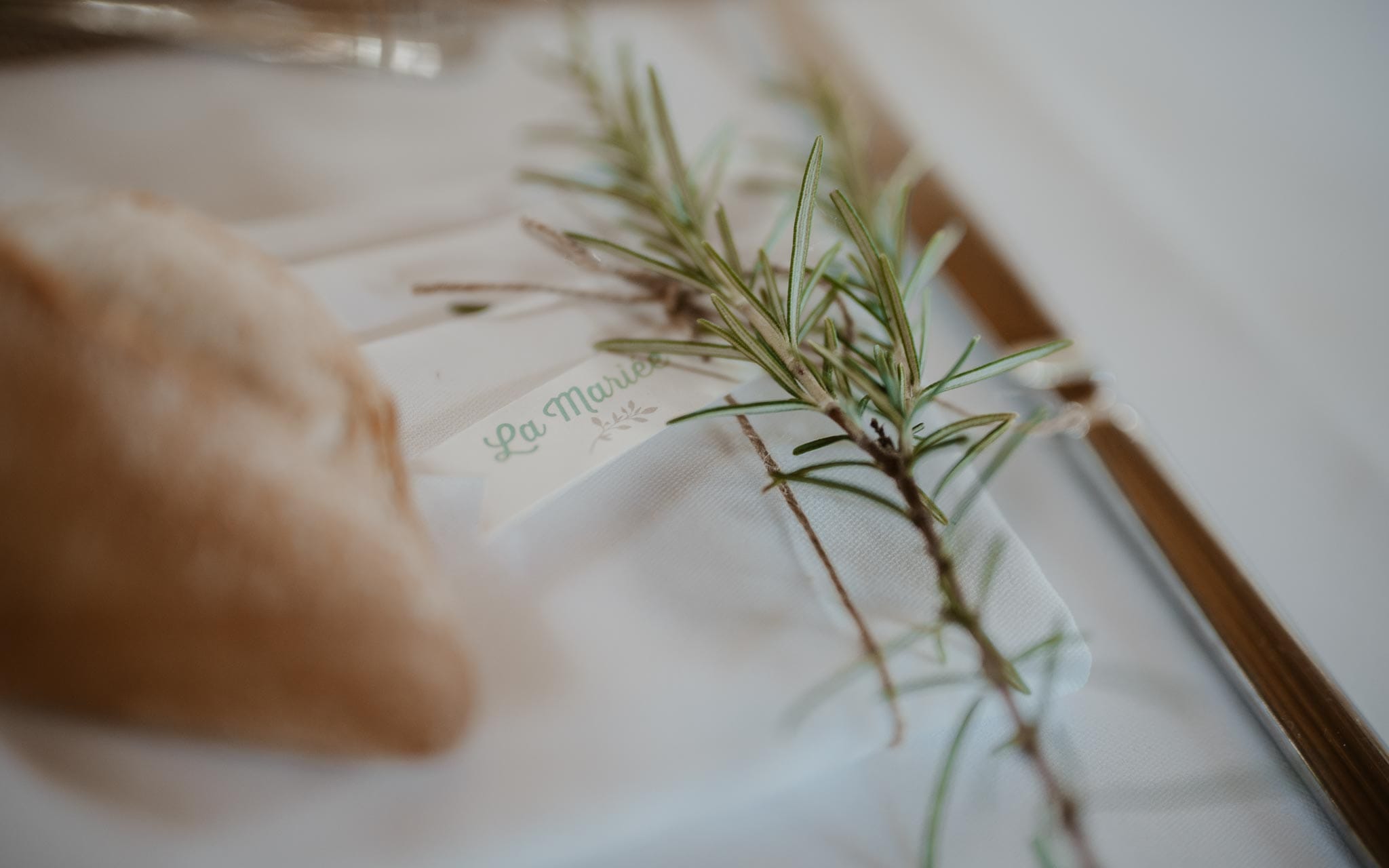 photographies d’un mariage chic multi-culturel au Manoir de Chivré, en Normandie