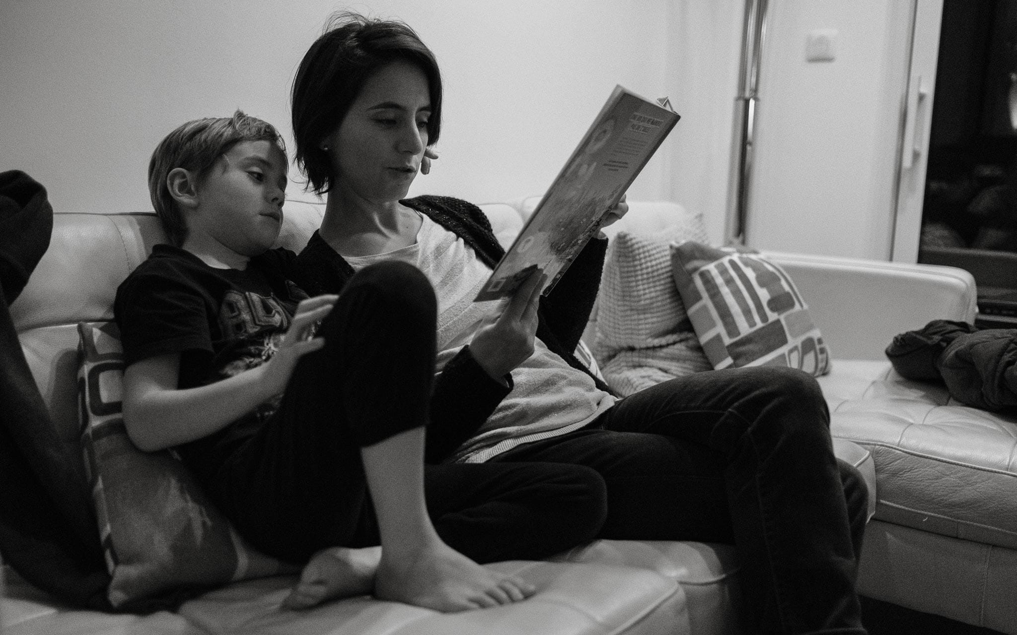 Séance photo lifestyle de reportage à domicile d’une famille à Nantes par Geoffrey Arnoldy photographe