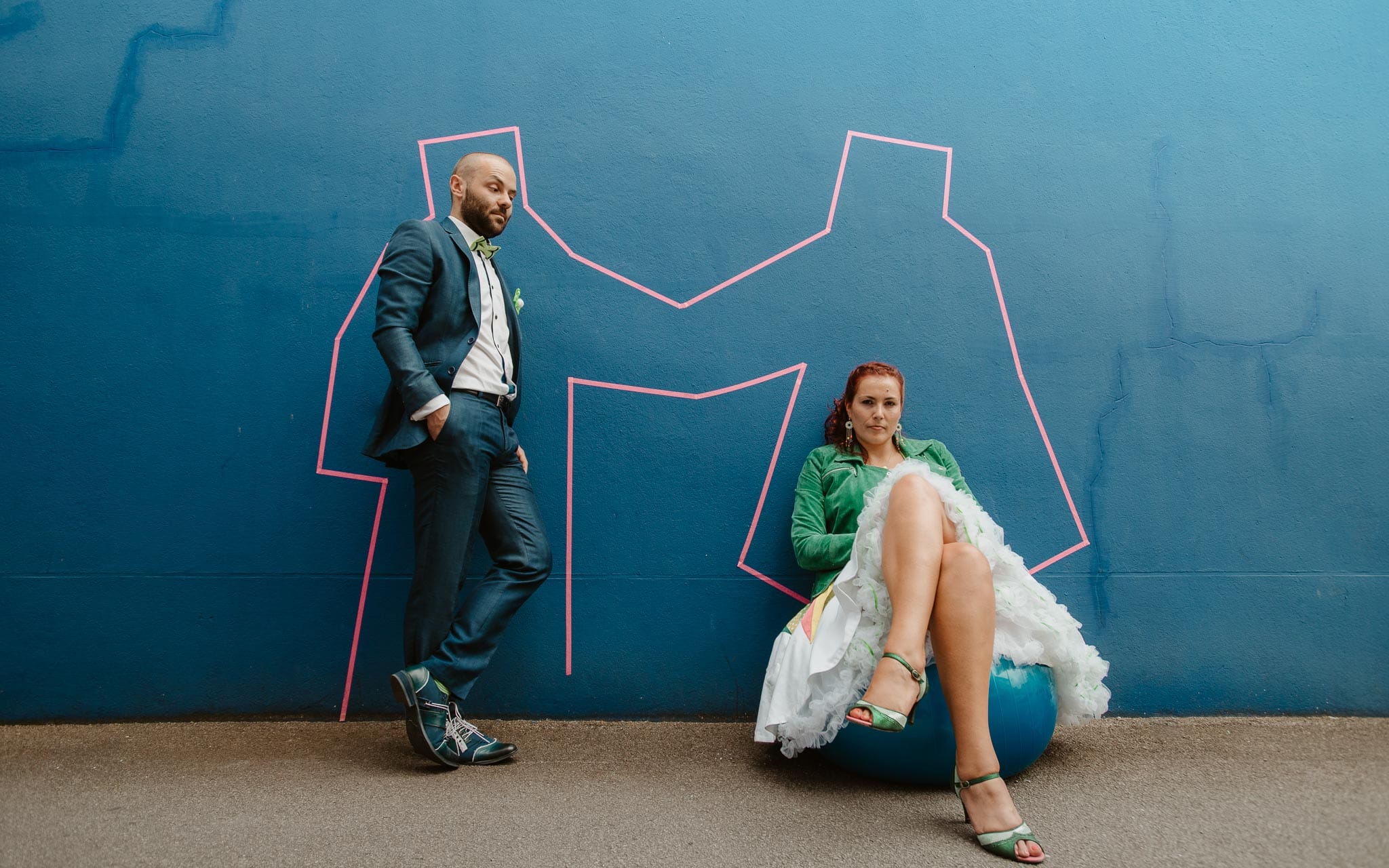 photo d’une séance de couple day-after colorée, décalée & créative à Nantes par Geoffrey Arnoldy photographe