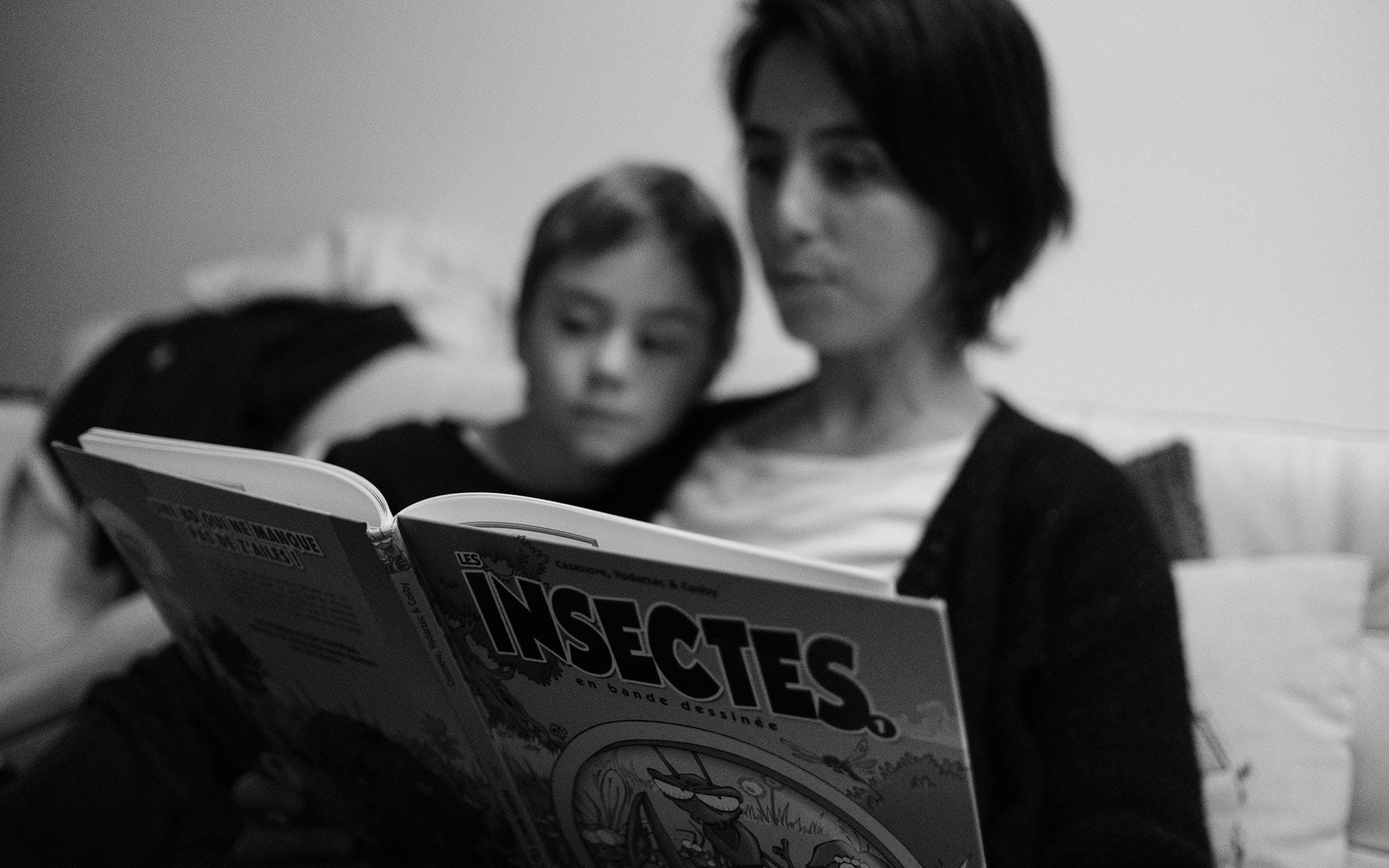 Séance photo lifestyle de reportage à domicile d’une famille à Nantes par Geoffrey Arnoldy photographe