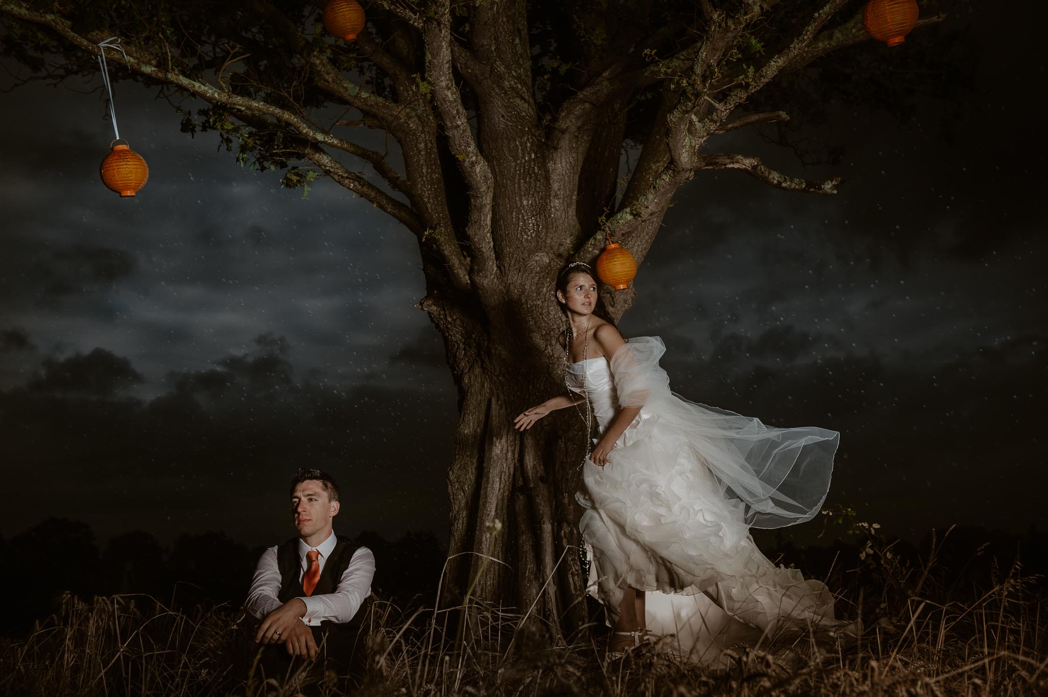 Séance couple après mariage fantastique & poétique inspirée Tim Burton près de Nantes par Geoffrey Arnoldy photographe