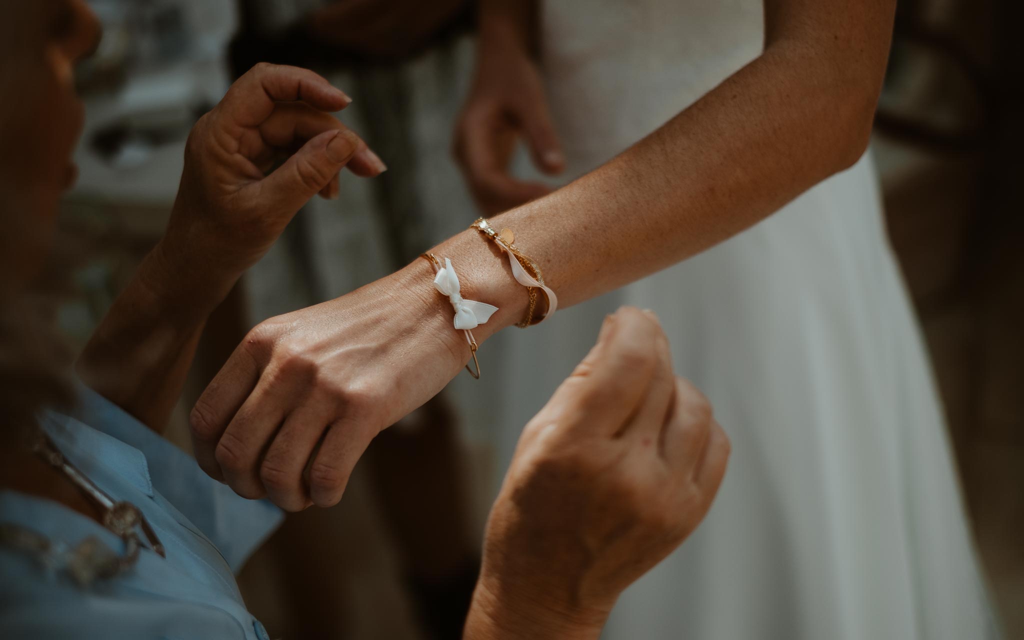 photographies d’une mariée chic et d’un gendarme à Angers et Durval