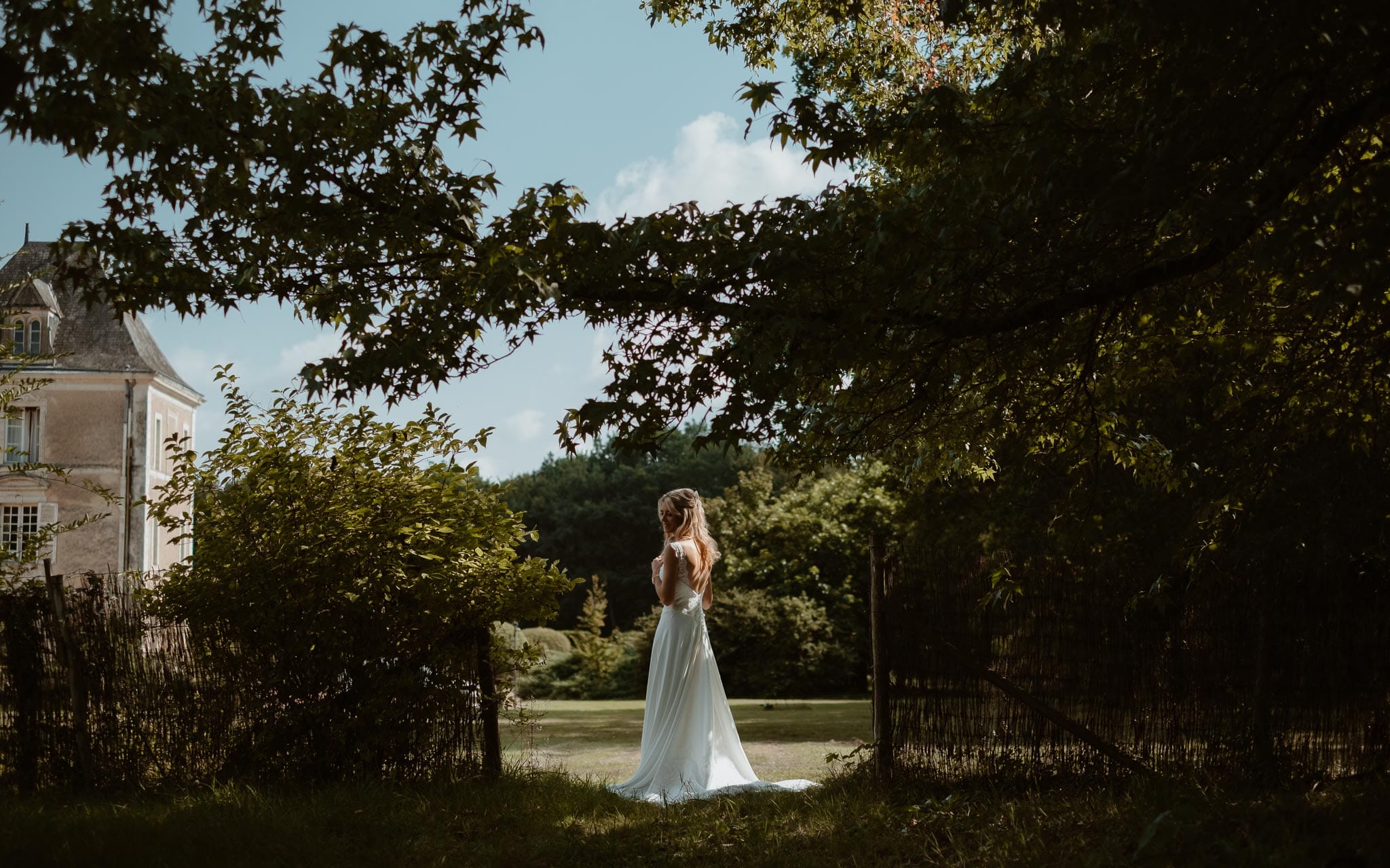 photographies d’une mariée chic et d’un gendarme à Angers et Durval