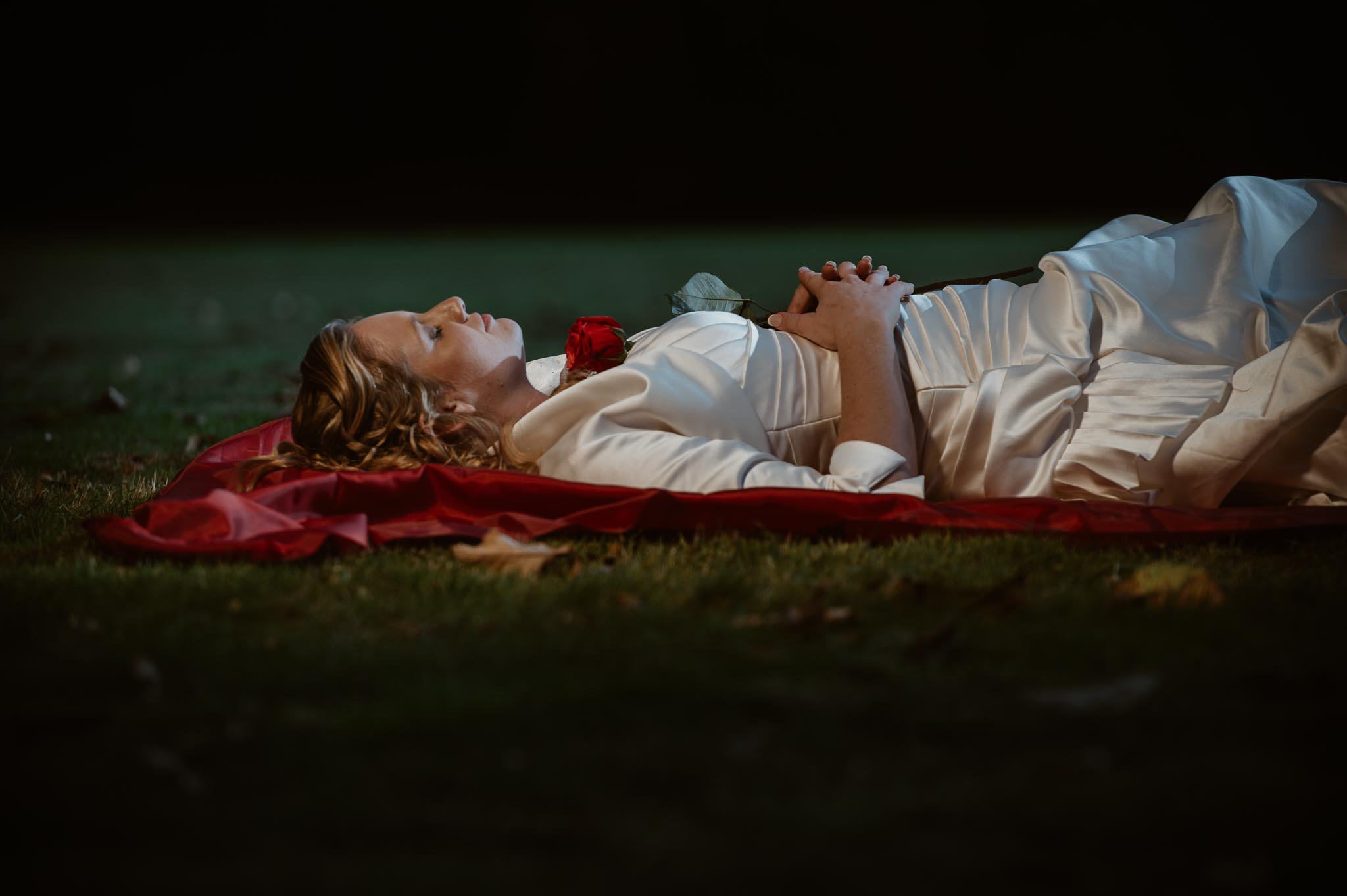 Séance couple après mariage fantastique & poétique inspirée de l’univers Disney près de Nantes par Geoffrey Arnoldy photographe