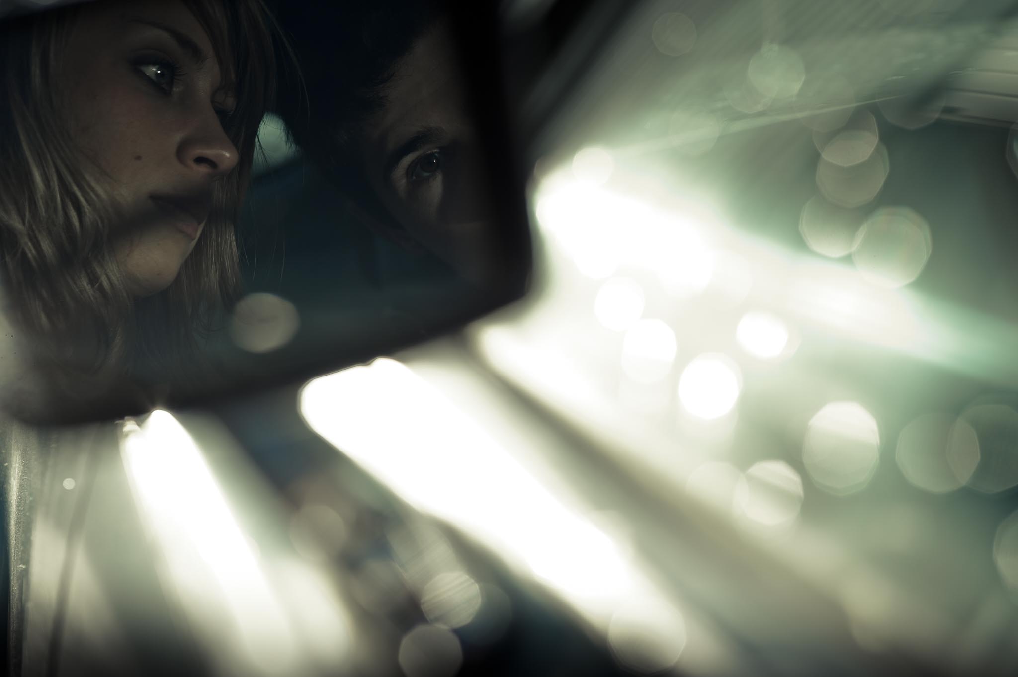 photo d’une séance de couple cinématographique avec une voiture vintage américaine à Nantes par Geoffrey Arnoldy photographe