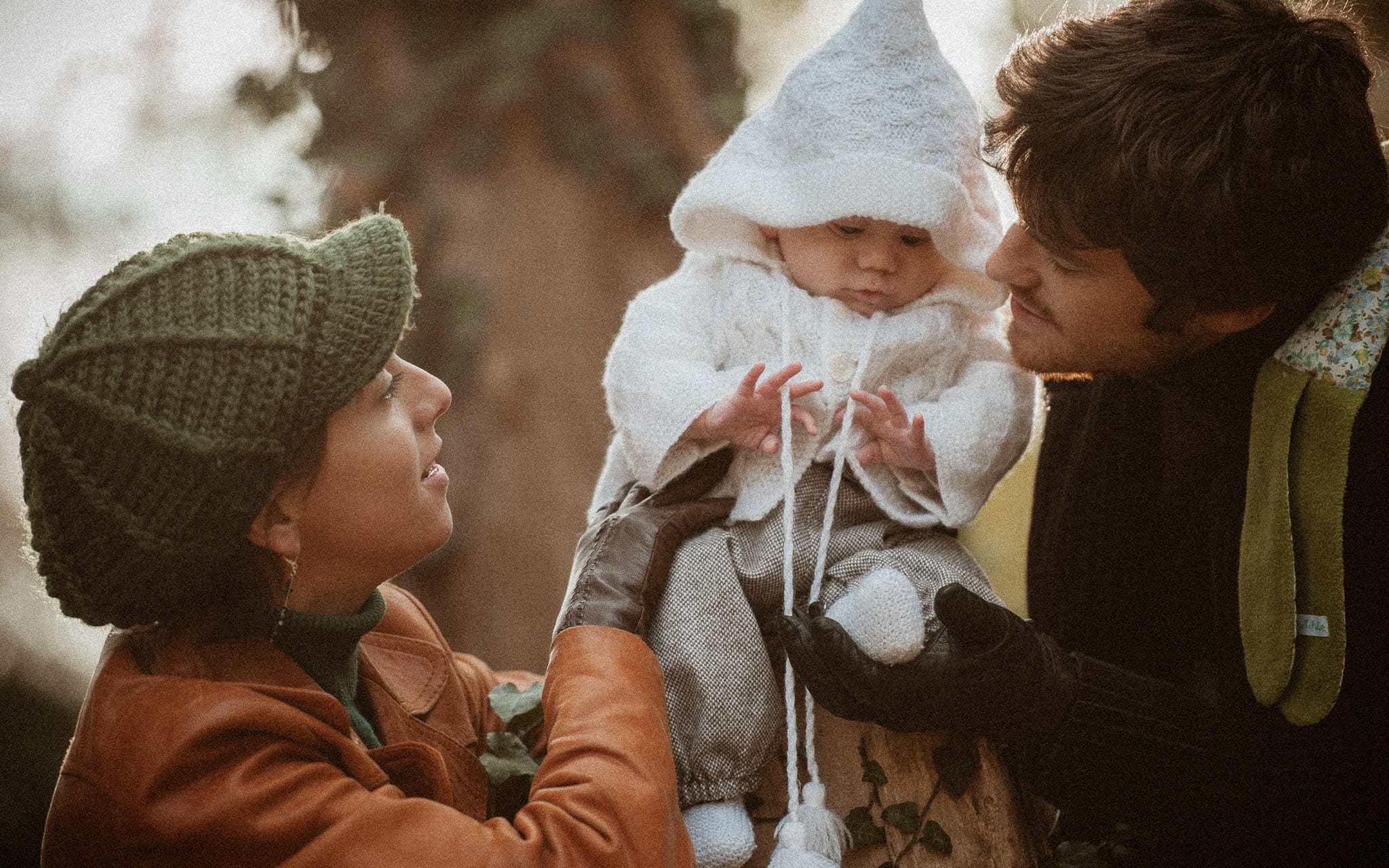 Séance photo lifestyle de famille de jeunes parents et d’un bébé en région parisienne à Saint Germain en Laye par Geoffrey Arnoldy photographe