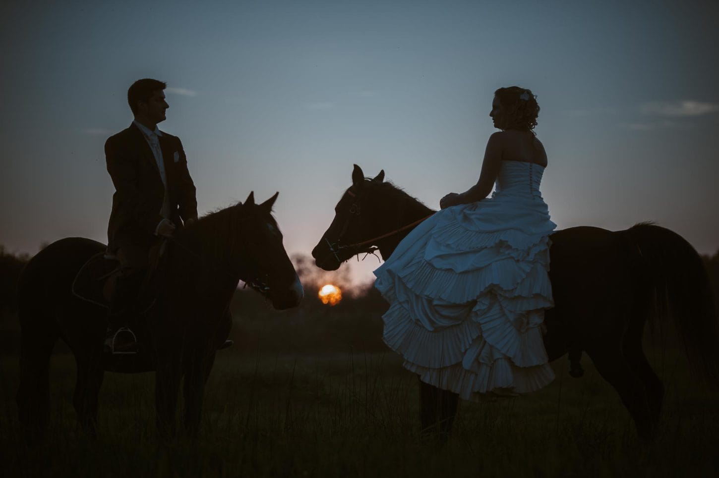 Séance couple après mariage fantastique & poétique inspirée de l’univers Disney près de Nantes par Geoffrey Arnoldy photographe