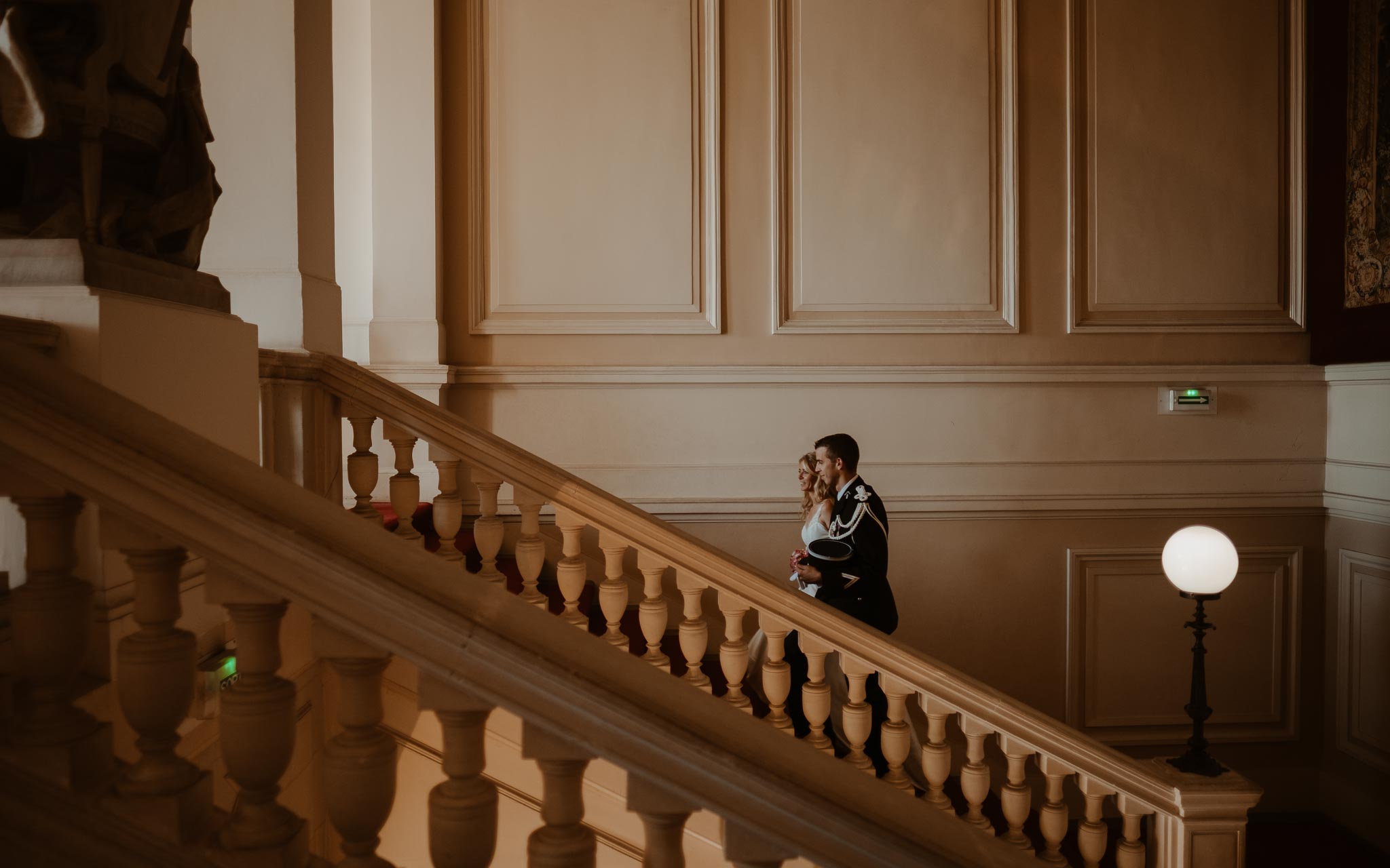 photographies d’une mariée chic et d’un gendarme à Angers et Durval