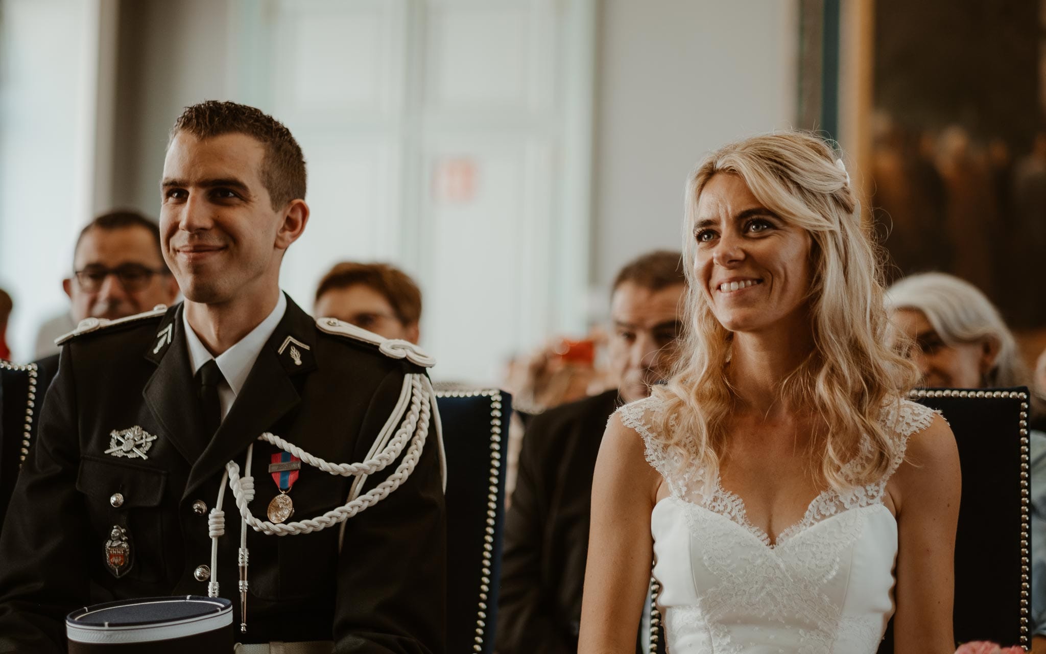 photographies d’une mariée chic et d’un gendarme à Angers et Durval