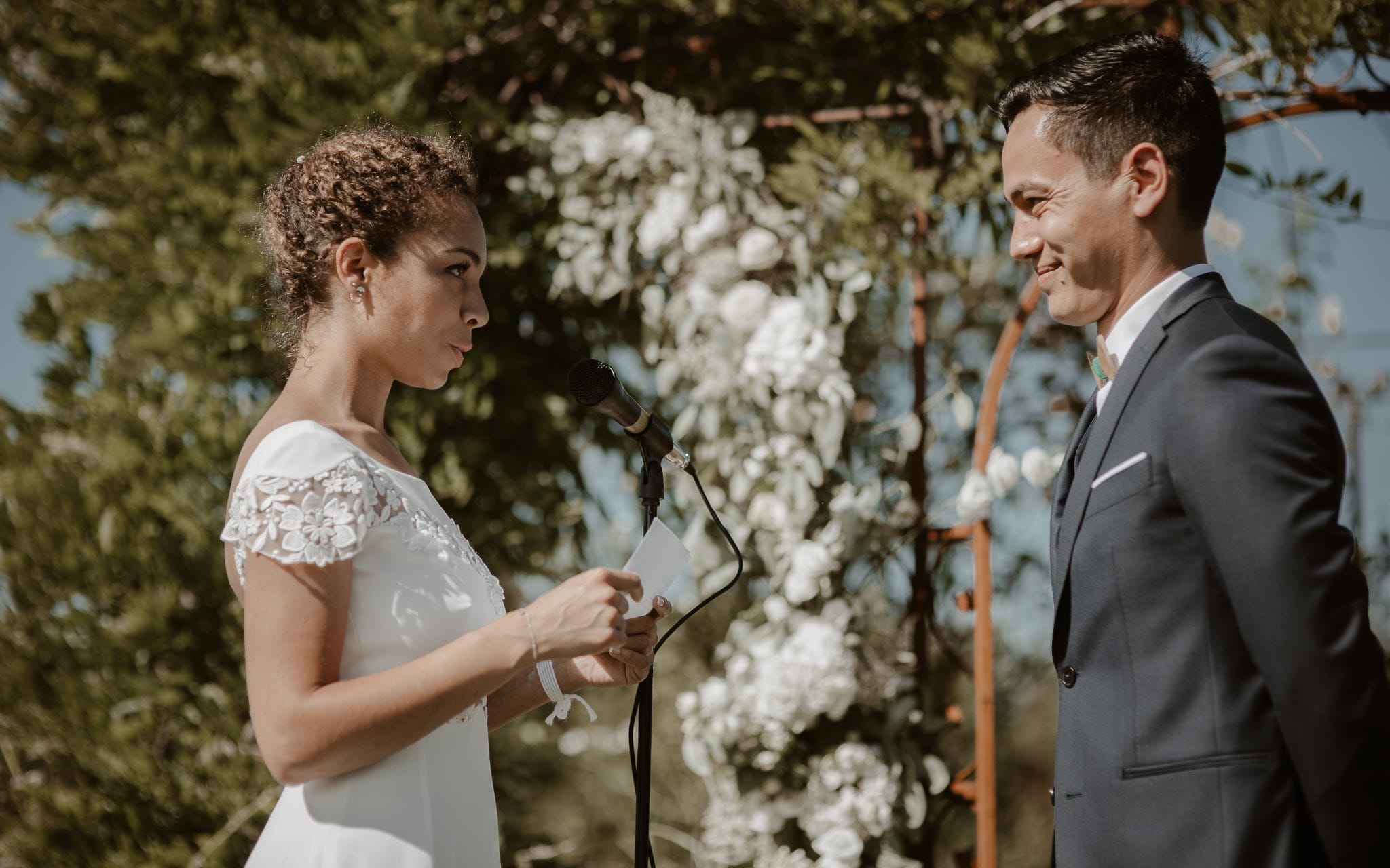 photographies d’un mariage chic multi-culturel au Manoir de Chivré, en Normandie