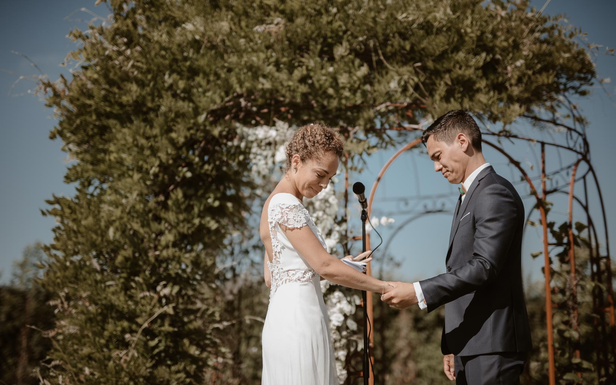 photographies d’un mariage chic multi-culturel au Manoir de Chivré, en Normandie