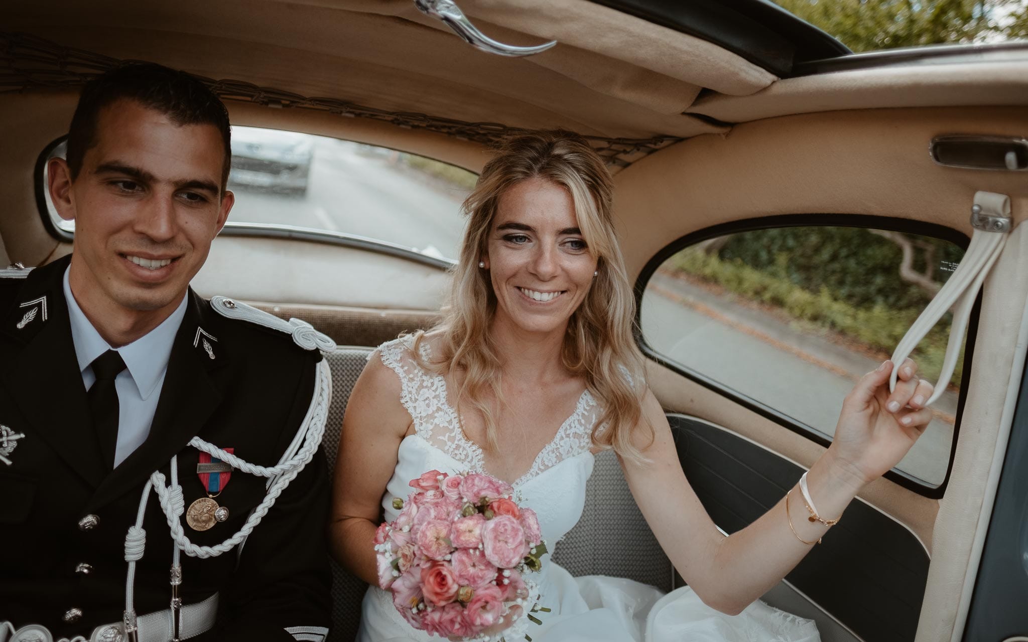 photographies d’une mariée chic et d’un gendarme à Angers et Durval