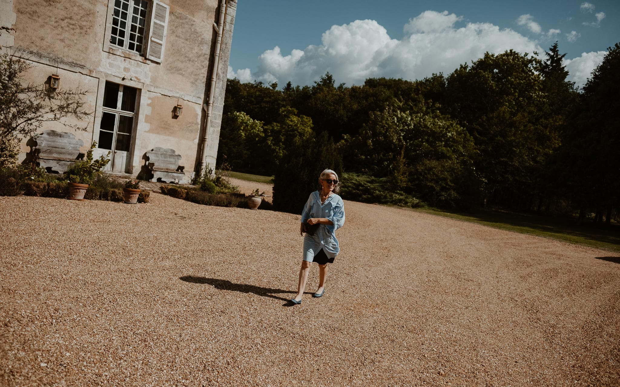 photographies d’une mariée chic et d’un gendarme à Angers et Durval