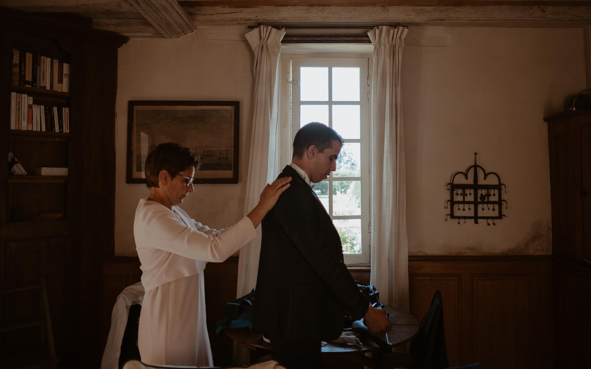 photographies d’une mariée chic et d’un gendarme à Angers et Durval