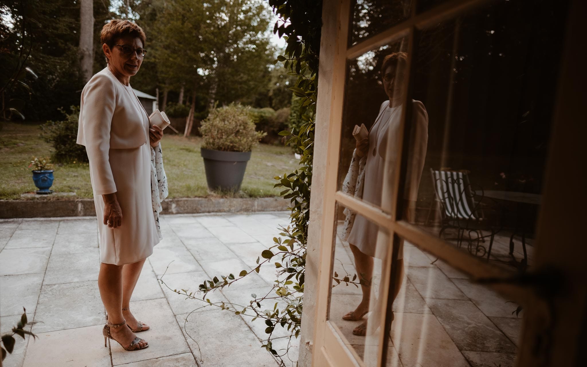 photographies d’une mariée chic et d’un gendarme à Angers et Durval