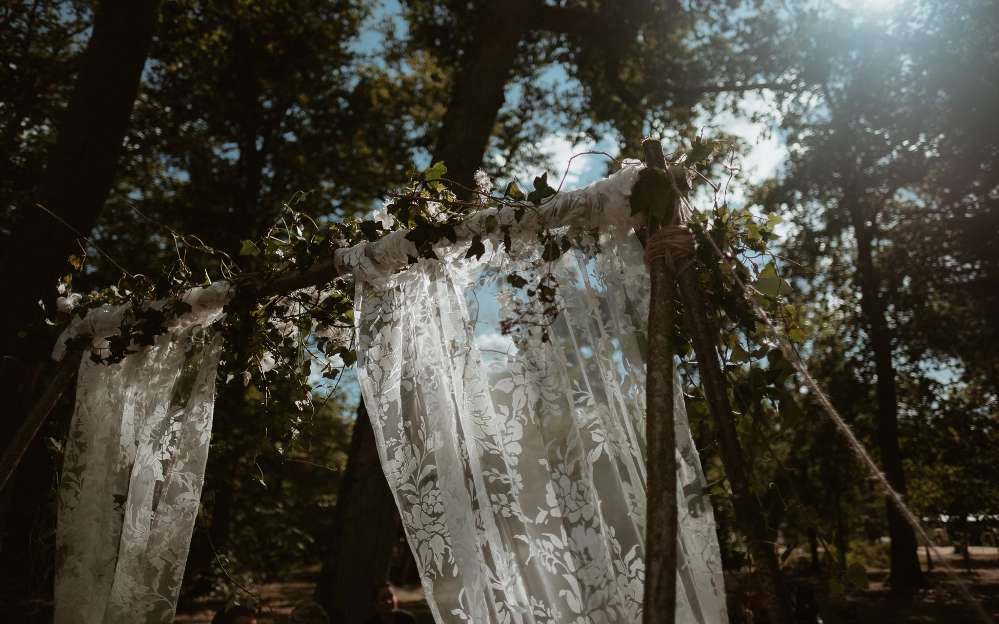 photographies d’une mariée chic et d’un gendarme à Angers et Durval