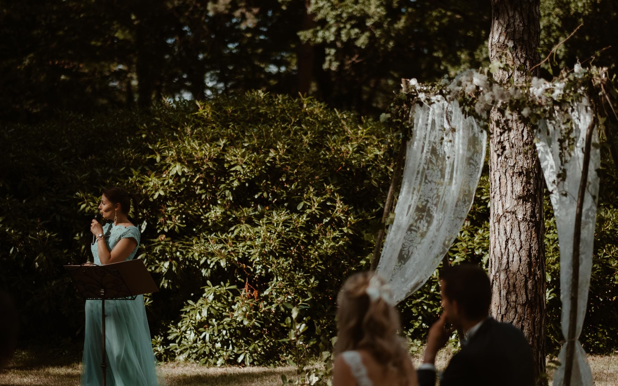 photographies d’une mariée chic et d’un gendarme à Angers et Durval