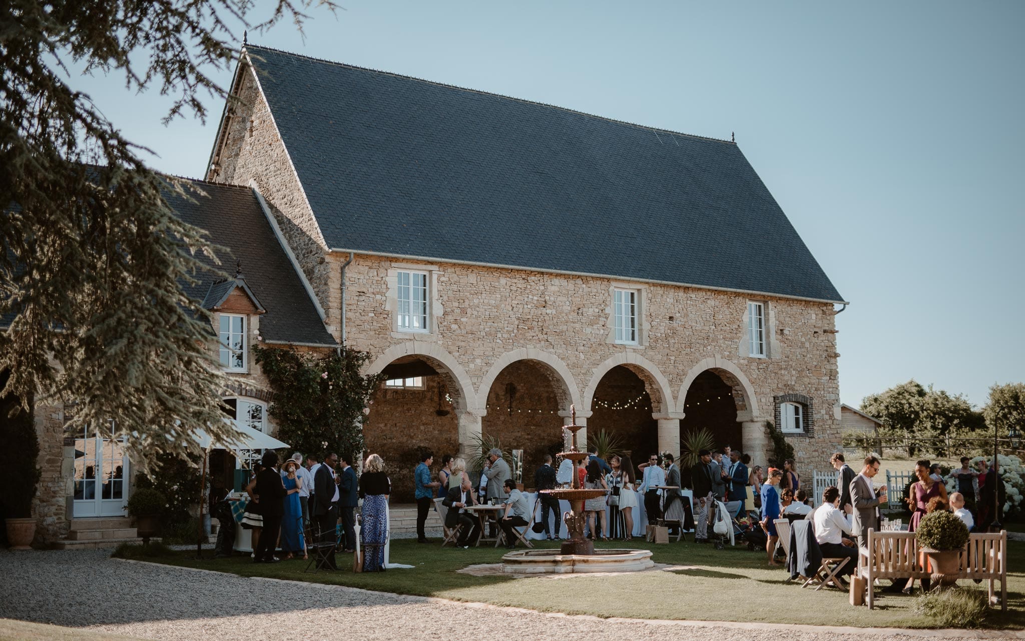 photographies d’un mariage chic multi-culturel au Manoir de Chivré, en Normandie