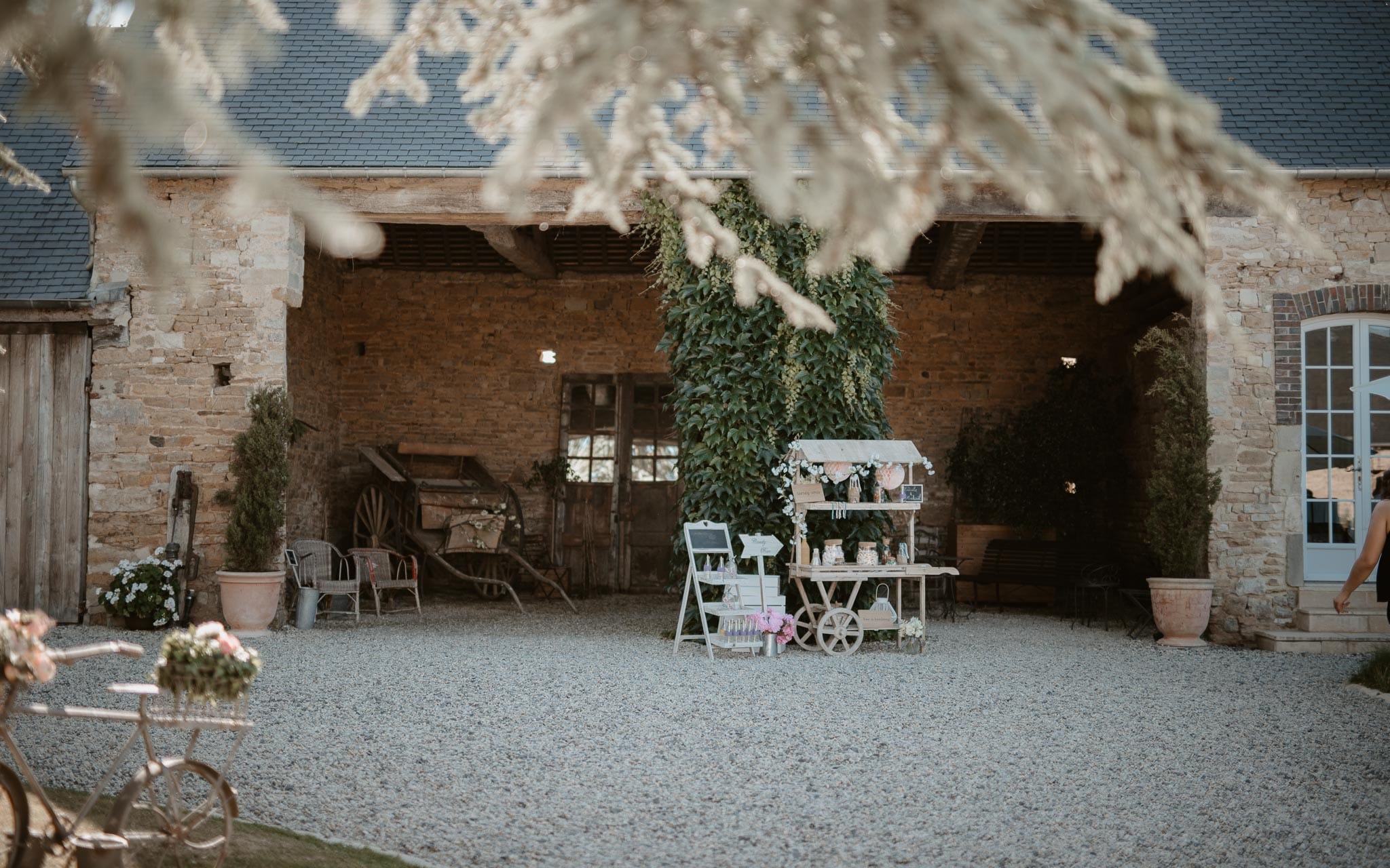 photographies d’un mariage chic multi-culturel au Manoir de Chivré, en Normandie