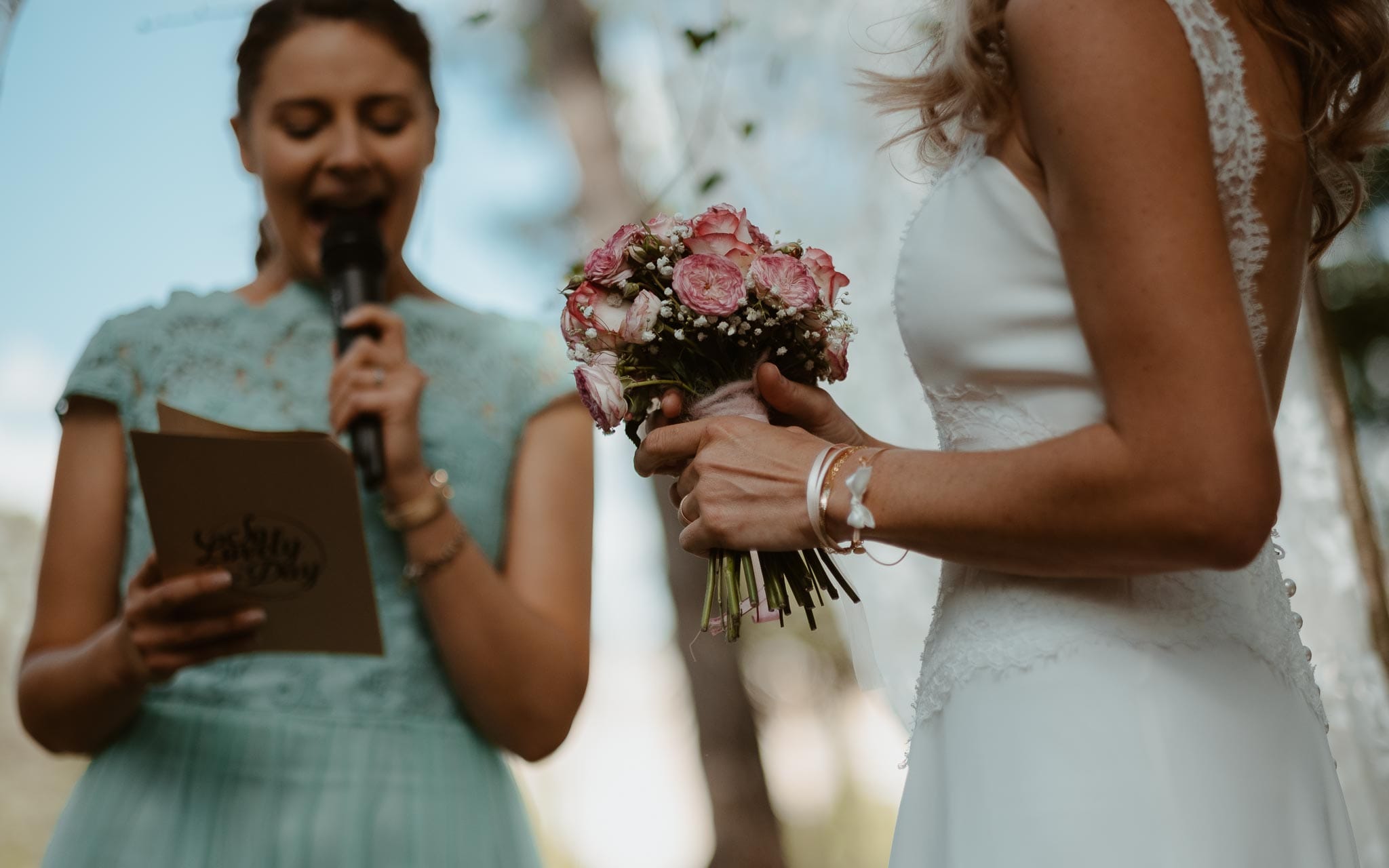 photographies d’une mariée chic et d’un gendarme à Angers et Durval