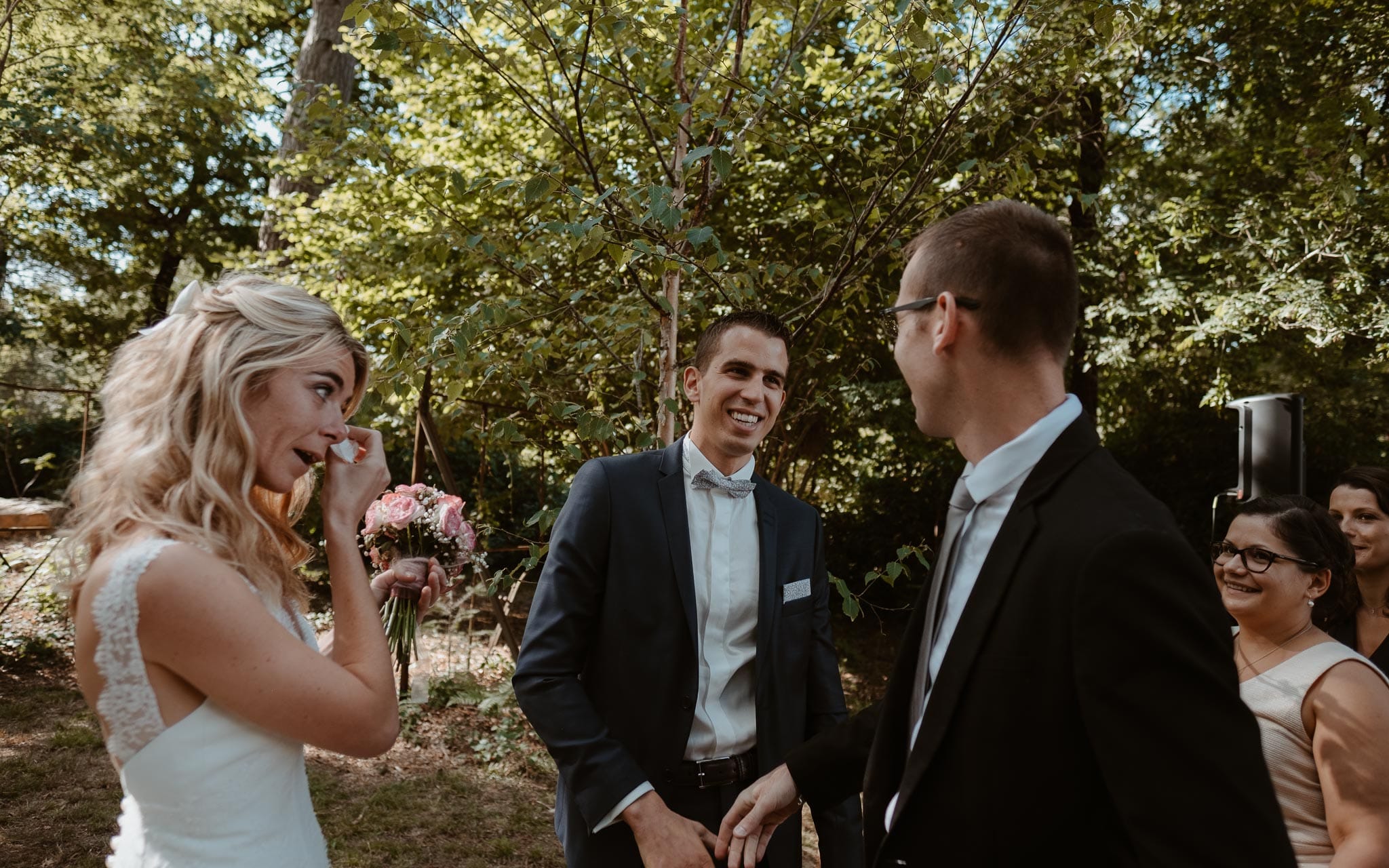 photographies d’une mariée chic et d’un gendarme à Angers et Durval