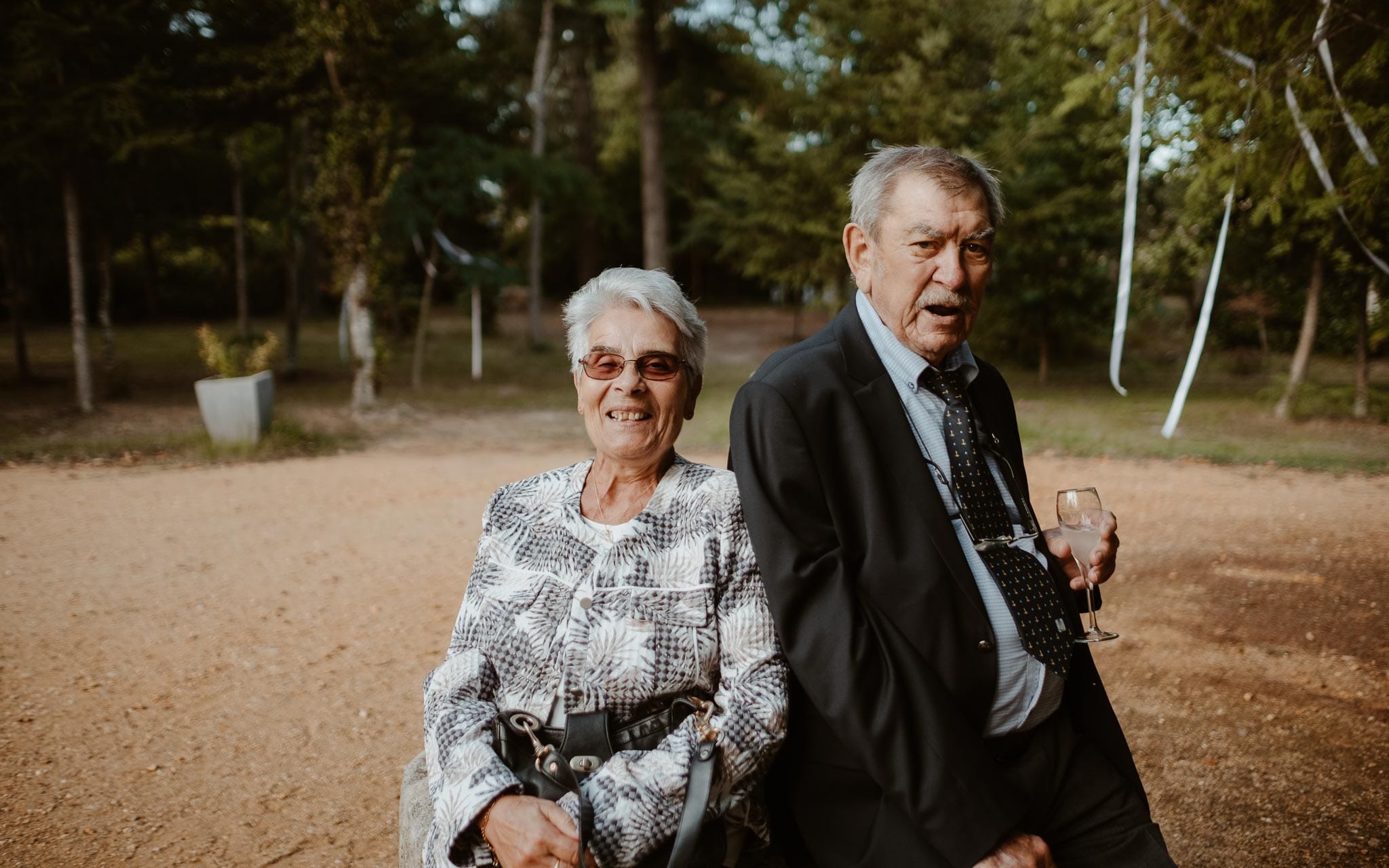 photographies d’une mariée chic et d’un gendarme à Angers et Durval