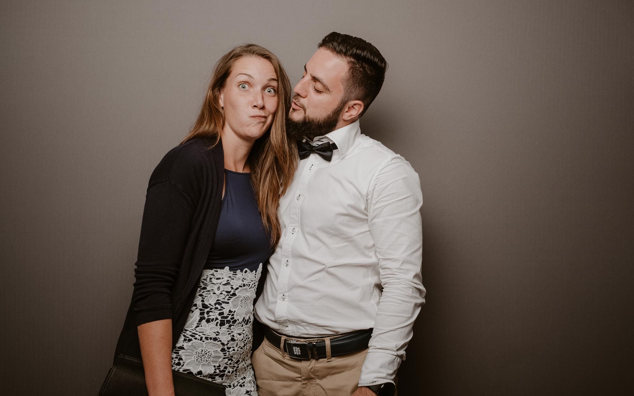 photographies d’une mariée chic et d’un gendarme à Angers et Durval