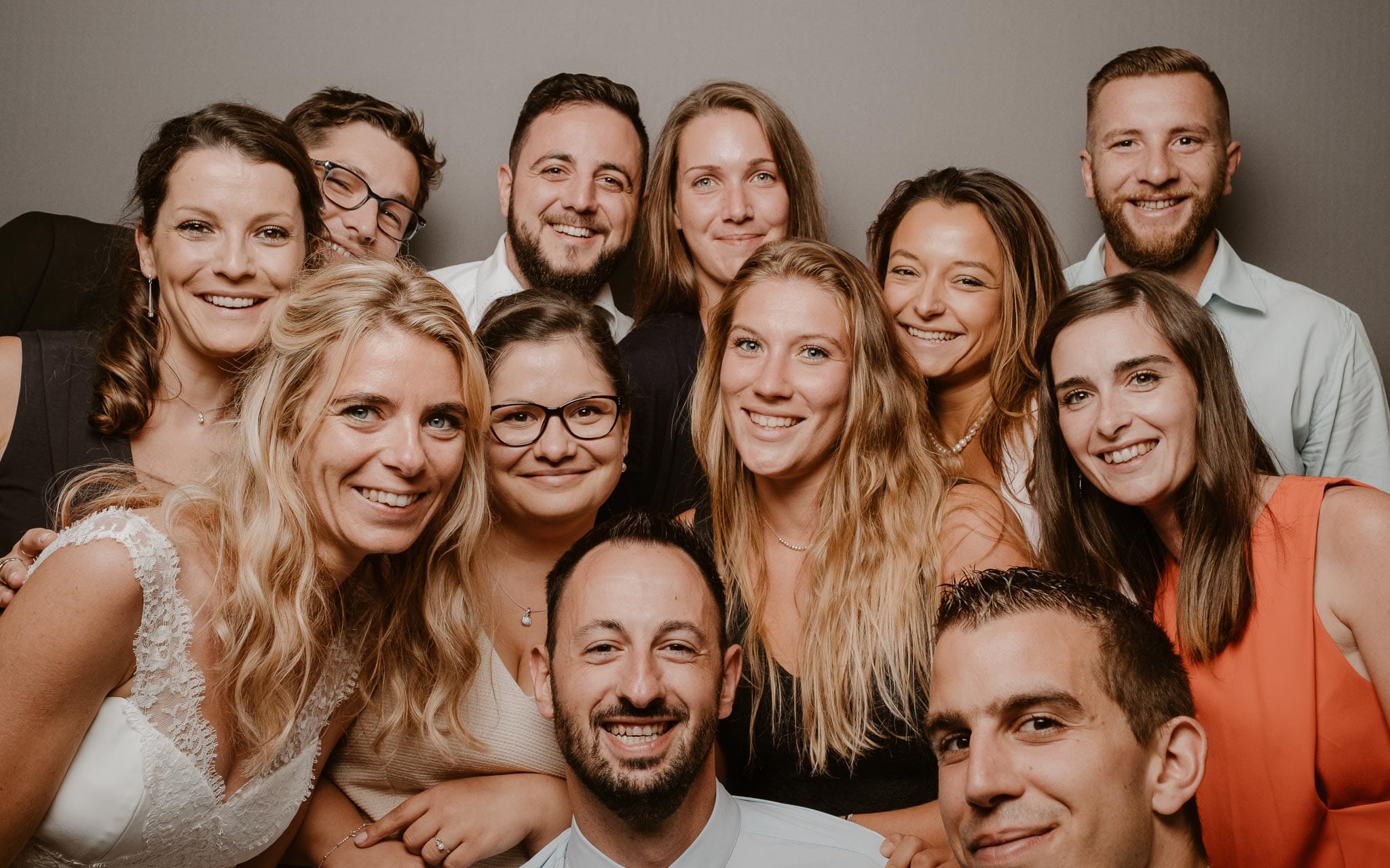 photographies d’une mariée chic et d’un gendarme à Angers et Durval