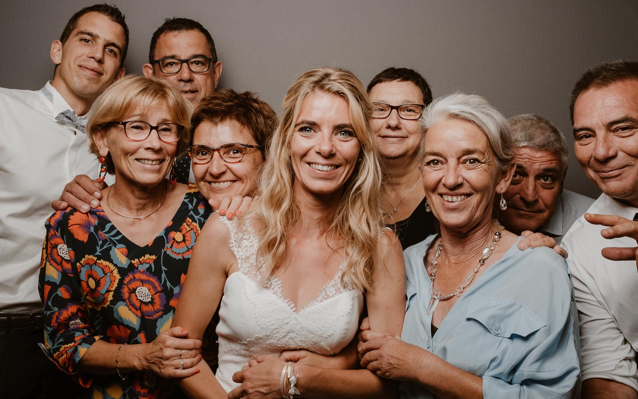 photographies d’une mariée chic et d’un gendarme à Angers et Durval