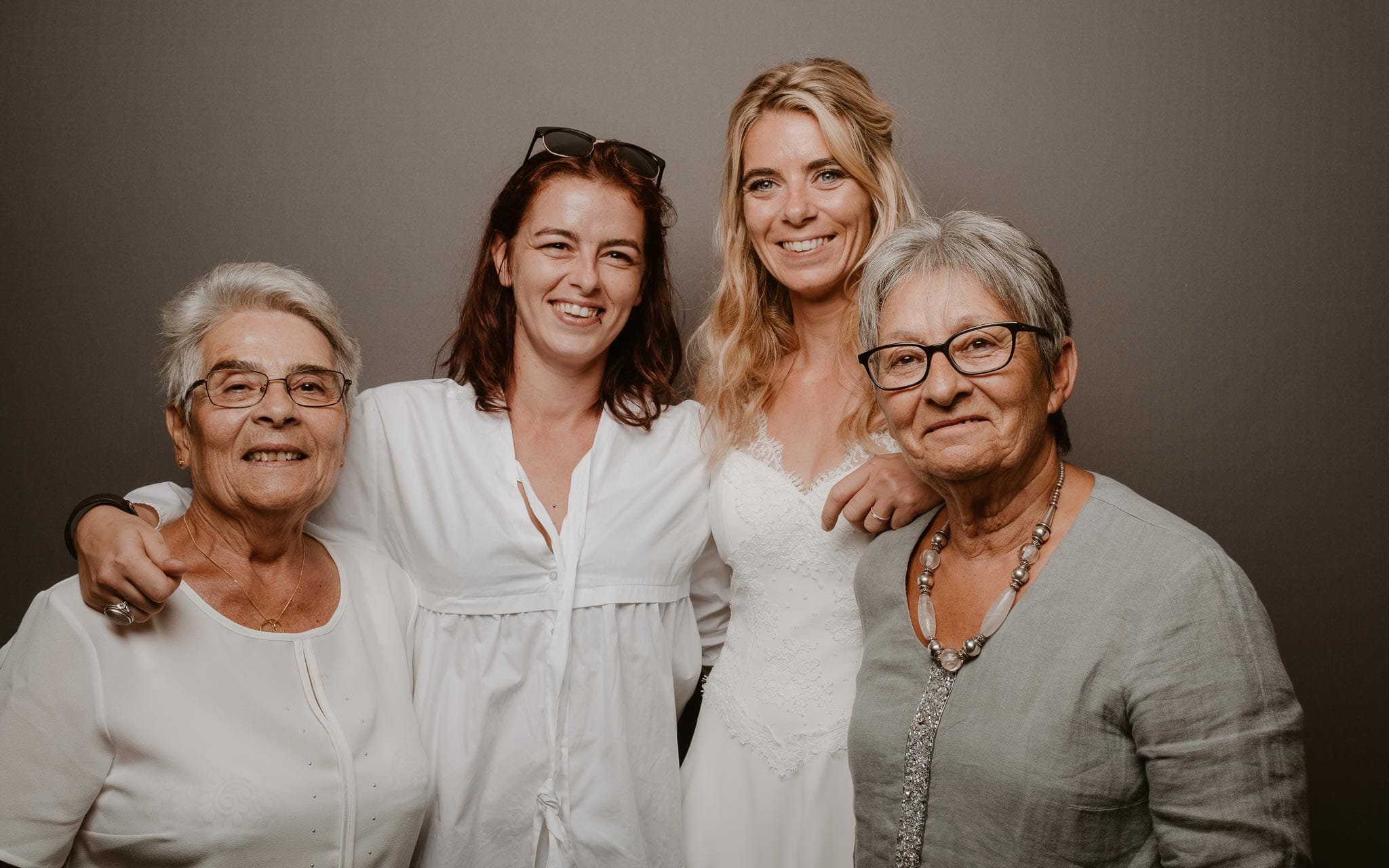 photographies d’une mariée chic et d’un gendarme à Angers et Durval