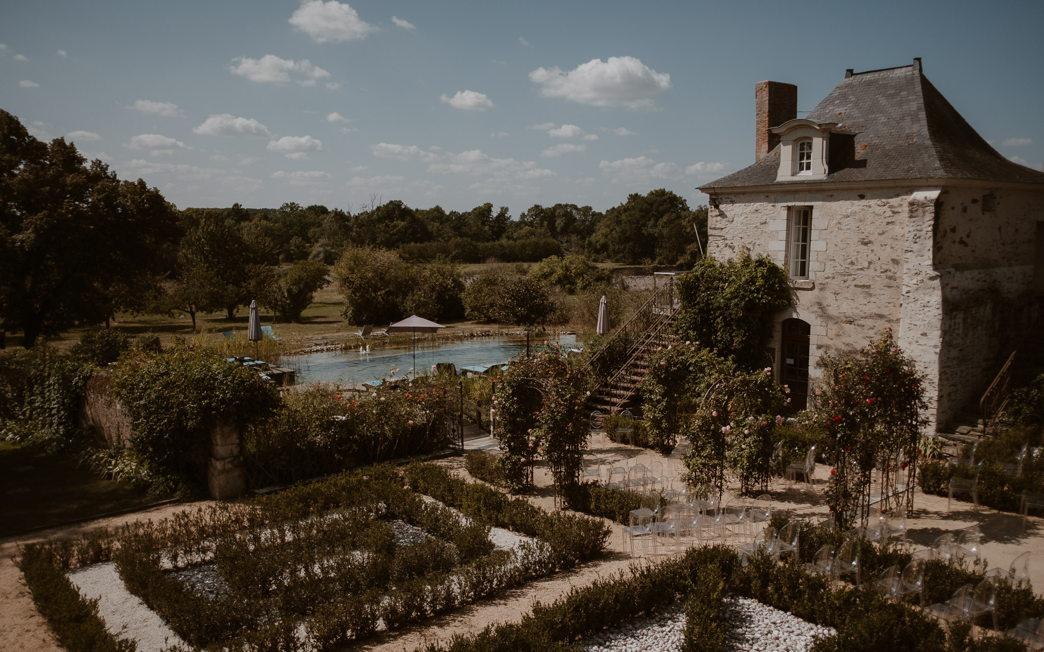 photographies d’un mariage américain au Château de l’Epinay à Saint Georges-sur-Loire