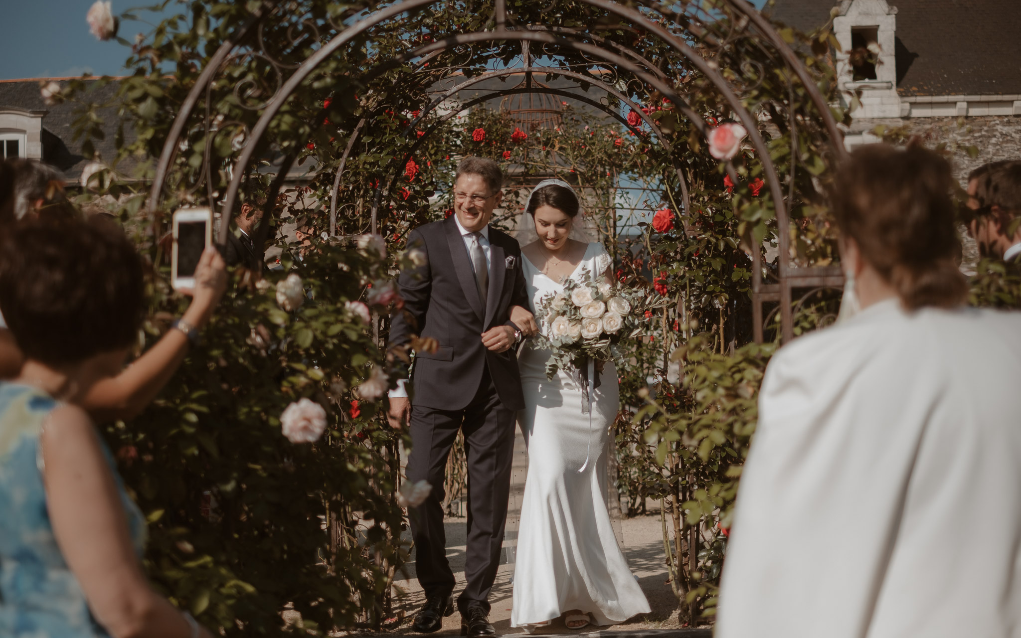 photographies d’un mariage américain au Château de l’Epinay à Saint Georges-sur-Loire