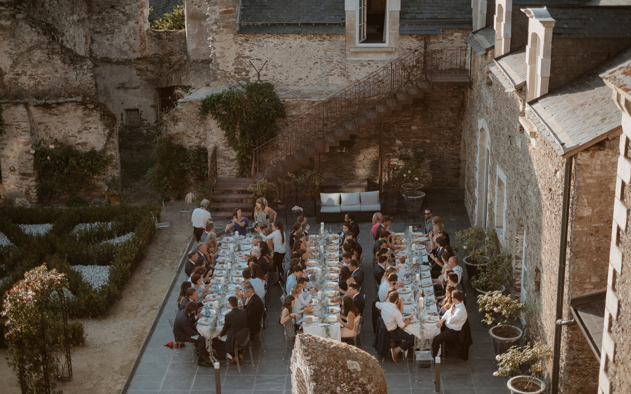 photographies d’un mariage américain au Château de l’Epinay à Saint Georges-sur-Loire